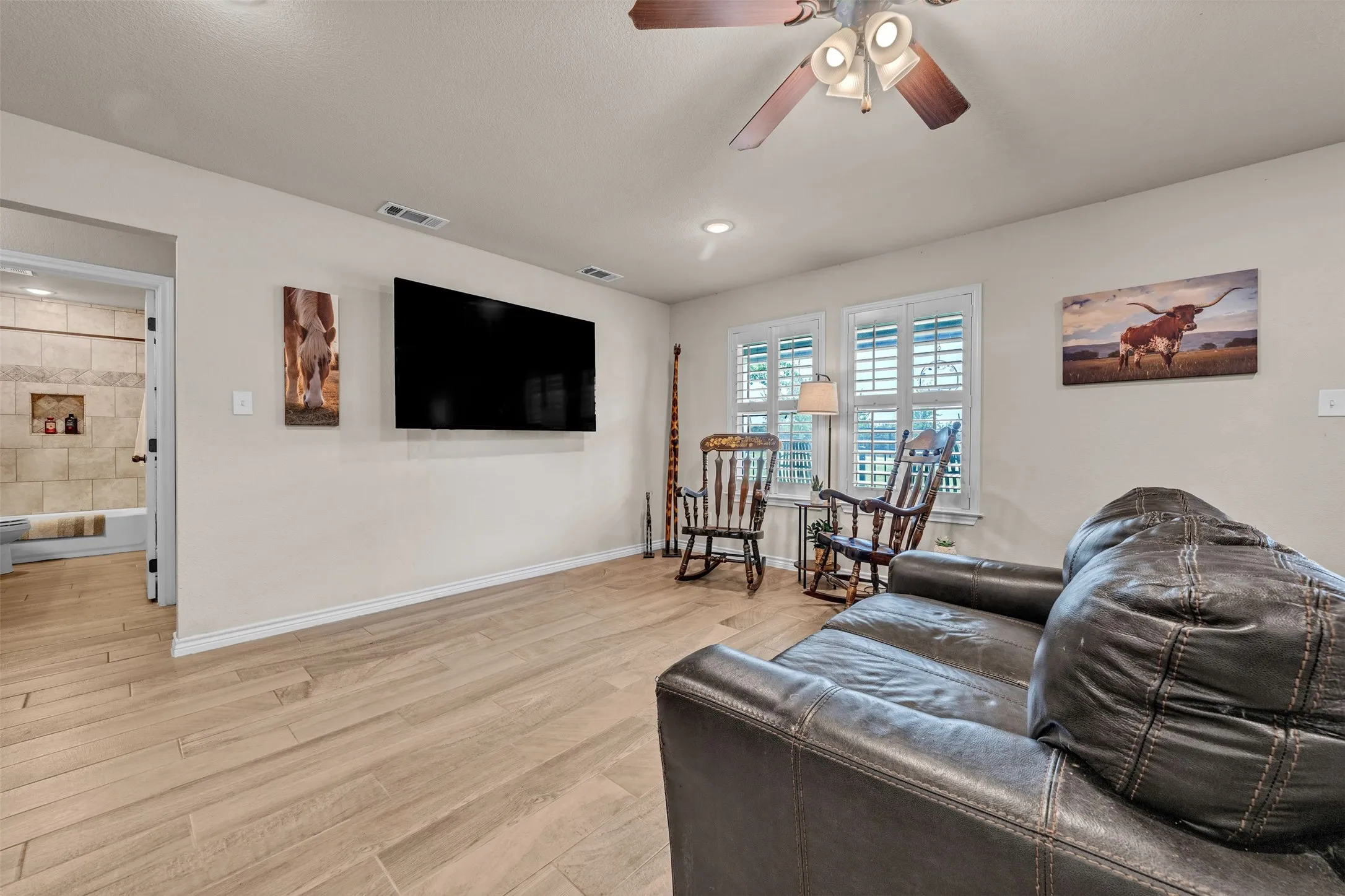 Single Family Residence For Sale in Parker County , 909 Erwin Road, Poolville, Texas 76487, 3 Bedroom, 2 Bathroom, 2 Garage spaces, 1,456 Sqft, built in 2022, mls#21372661, Real Estate Agent in Poolville, Homes For Sale in Parker county, Homes For Sale in Poolville, Realtor in Poolville Texas, Real Estate Brokerage Independent Realty Texas, Luminita Cordes Realtor