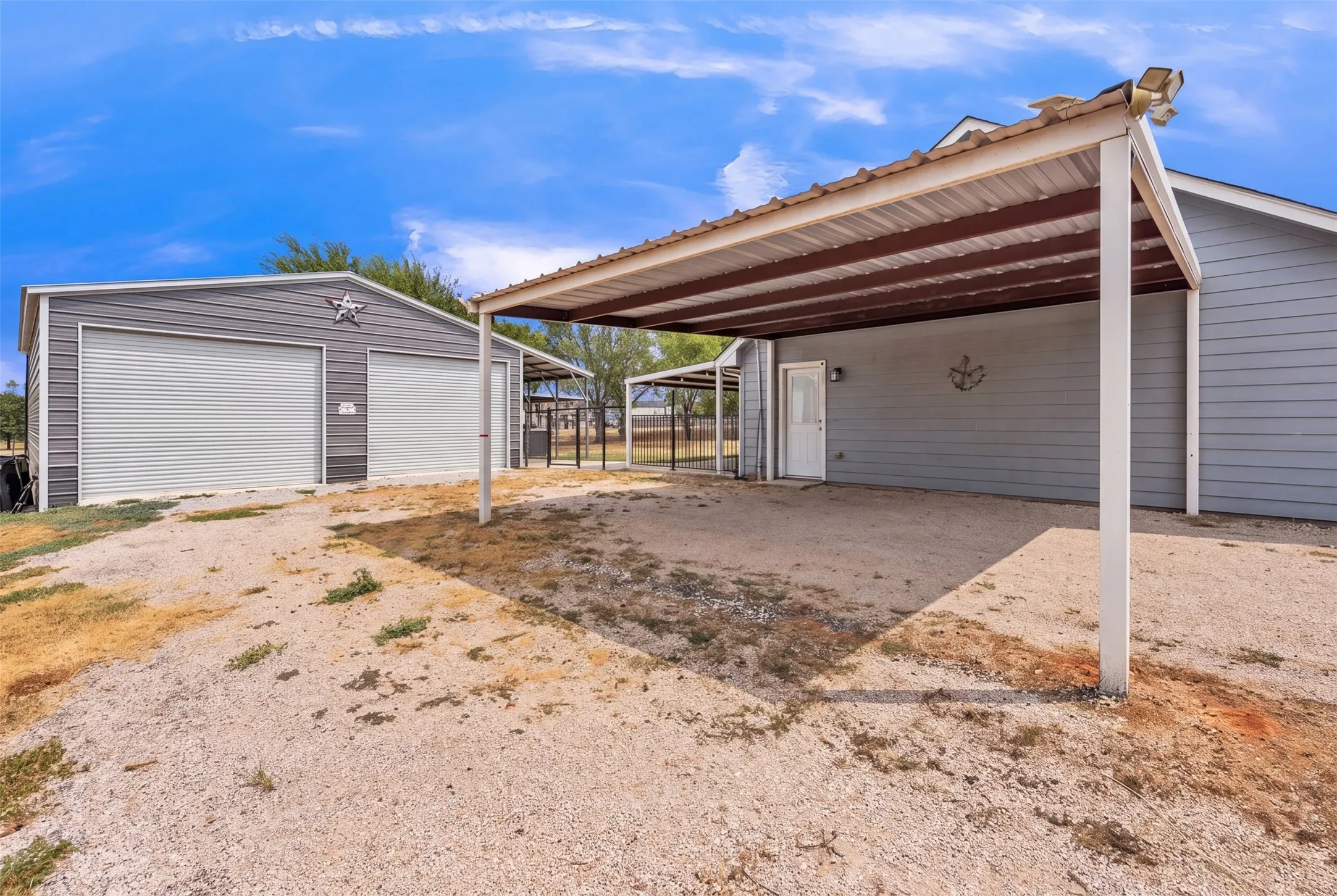 Single Family Residence For Sale in Parker County , 909 Erwin Road, Poolville, Texas 76487, 3 Bedroom, 2 Bathroom, 2 Garage spaces, 1,456 Sqft, built in 2022, mls#21372661, Real Estate Agent in Poolville, Homes For Sale in Parker county, Homes For Sale in Poolville, Realtor in Poolville Texas, Real Estate Brokerage Independent Realty Texas, Luminita Cordes Realtor