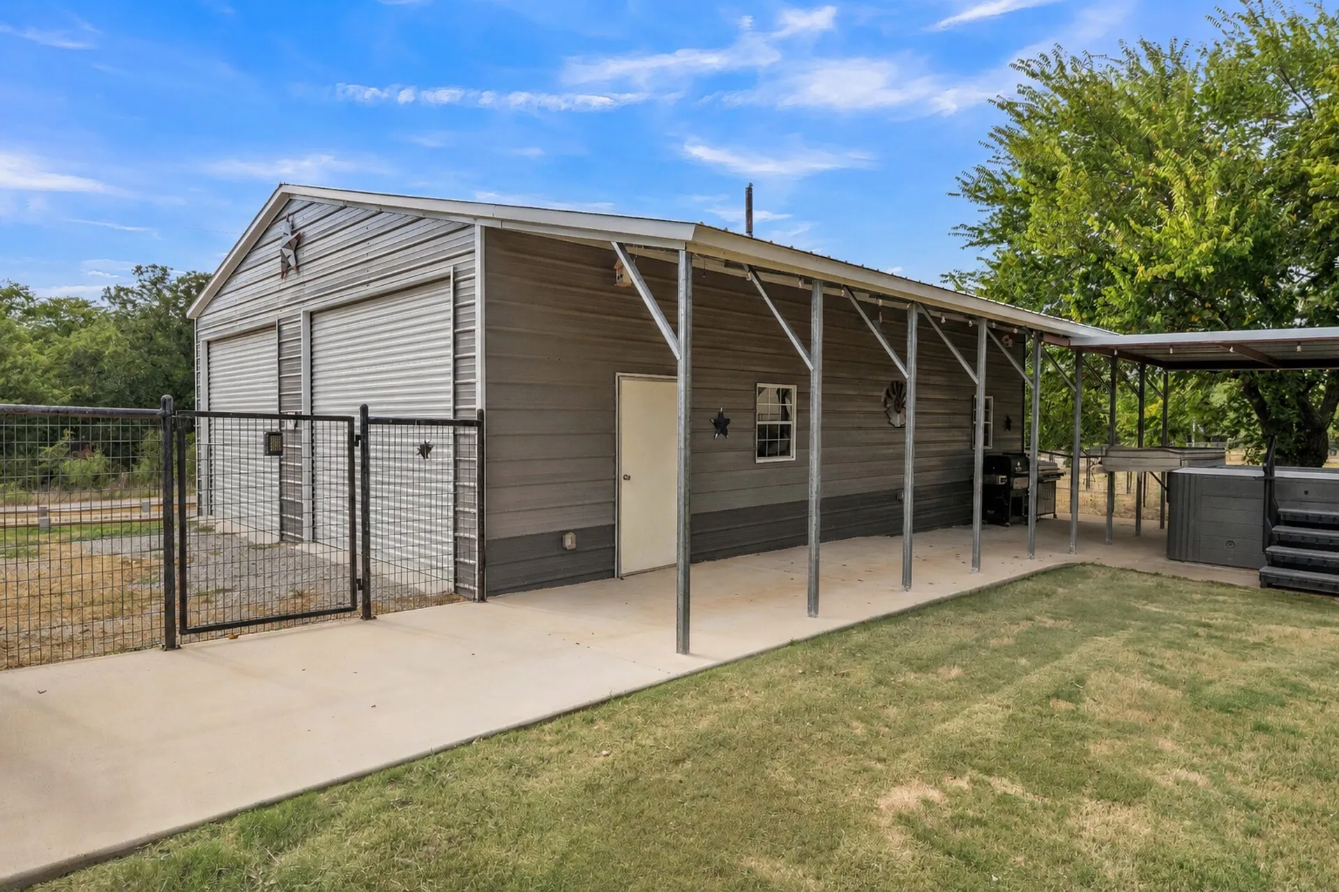 Single Family Residence For Sale in Parker County , 909 Erwin Road, Poolville, Texas 76487, 3 Bedroom, 2 Bathroom, 2 Garage spaces, 1,456 Sqft, built in 2022, mls#21372661, Real Estate Agent in Poolville, Homes For Sale in Parker county, Homes For Sale in Poolville, Realtor in Poolville Texas, Real Estate Brokerage Independent Realty Texas, Luminita Cordes Realtor