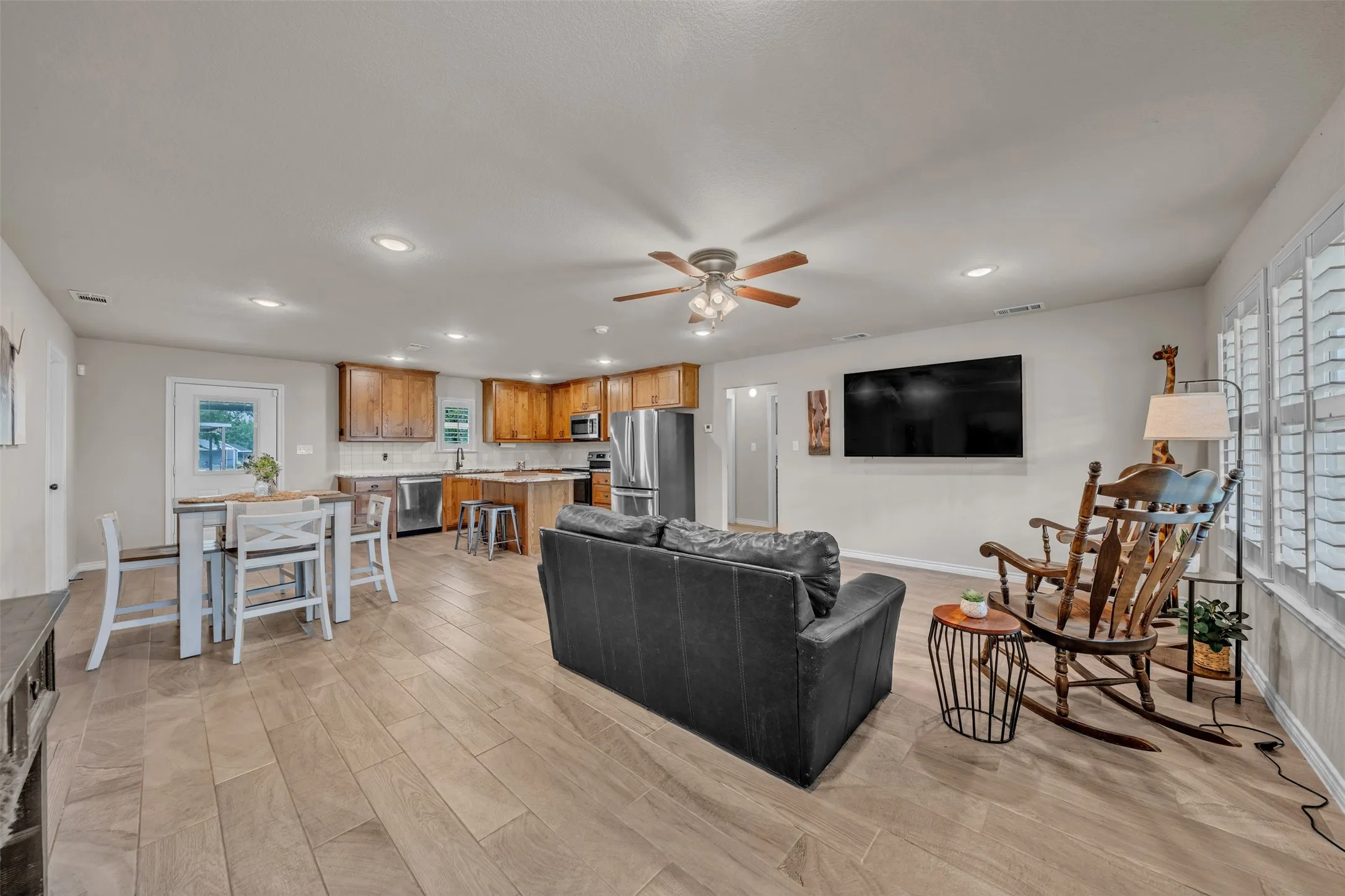 Single Family Residence For Sale in Parker County , 909 Erwin Road, Poolville, Texas 76487, 3 Bedroom, 2 Bathroom, 2 Garage spaces, 1,456 Sqft, built in 2022, mls#21372661, Real Estate Agent in Poolville, Homes For Sale in Parker county, Homes For Sale in Poolville, Realtor in Poolville Texas, Real Estate Brokerage Independent Realty Texas, Luminita Cordes Realtor