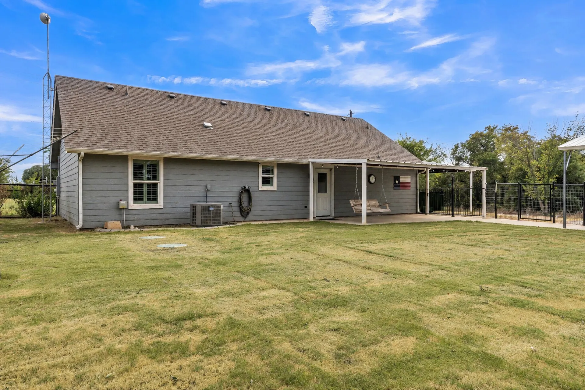Single Family Residence For Sale in Parker County , 909 Erwin Road, Poolville, Texas 76487, 3 Bedroom, 2 Bathroom, 2 Garage spaces, 1,456 Sqft, built in 2022, mls#21372661, Real Estate Agent in Poolville, Homes For Sale in Parker county, Homes For Sale in Poolville, Realtor in Poolville Texas, Real Estate Brokerage Independent Realty Texas, Luminita Cordes Realtor