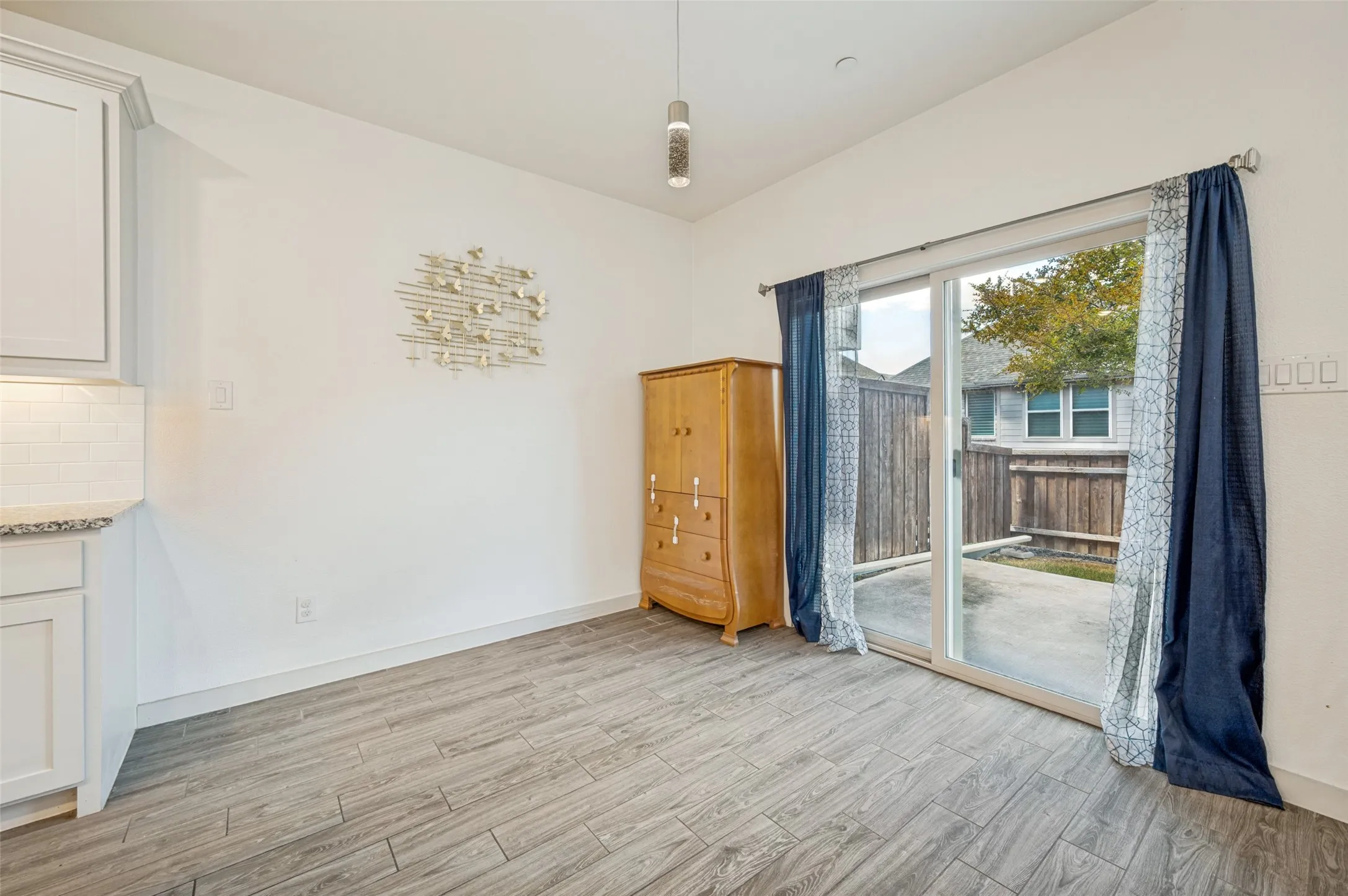 Townhouse For Sale in Denton County , 2741 Splendor Drive, Little Elm, Texas 75068, 3 Bedroom, 3 Bathroom, 2 Garage spaces, 1,682 Sqft, built in 2019, mls#21373435, Real Estate Agent in Little Elm, Homes For Sale in Denton county, Homes For Sale in Little Elm, Realtor in Little Elm Texas, Real Estate Brokerage Independent Realty Texas, Luminita Cordes Realtor