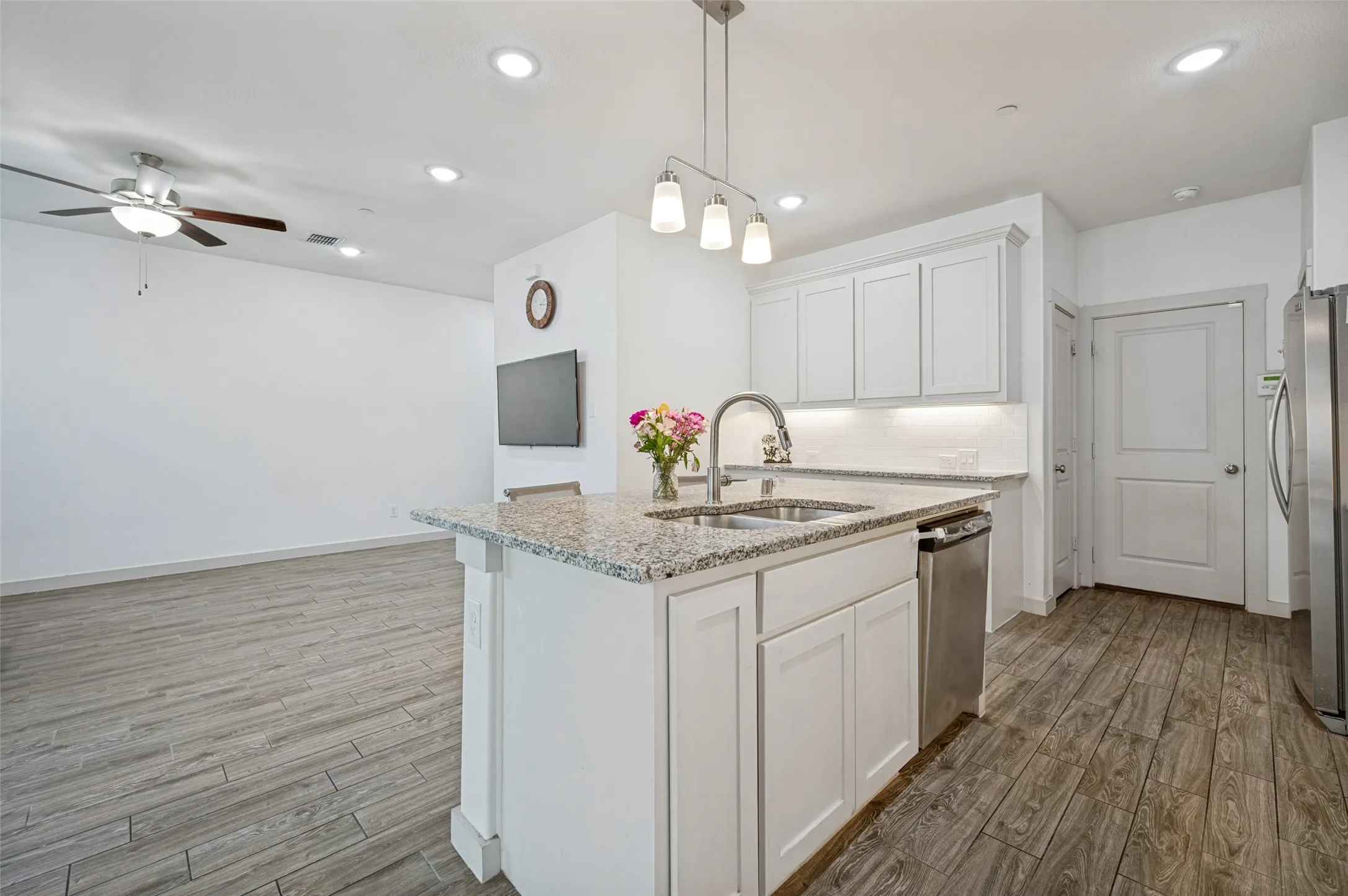 Large open area concept excellent for family and entertainig.