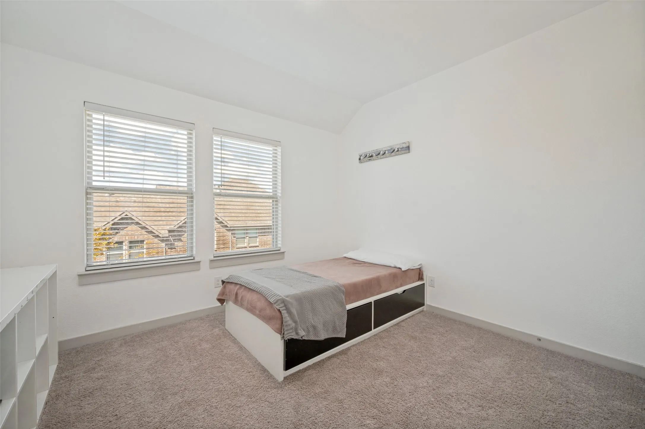 Split secondary bedrooms.