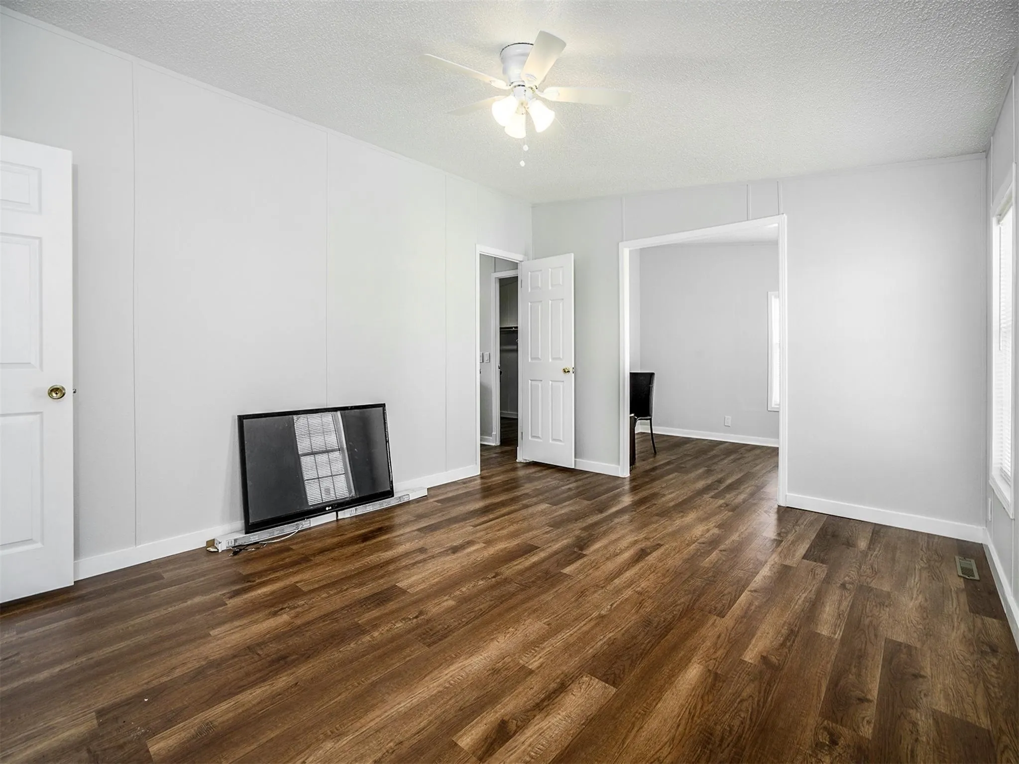 Mobile Home For Rent in Kaufman County , 9558 Diamond Avenue, Kaufman, Texas 75142, 4 Bedroom, 2 Bathroom, Garage spaces, 2,128 Sqft, built in 2000, mls#21373457, Real Estate Agent in Kaufman, Homes For Rent in Kaufman county, Homes For Rent in Kaufman, Realtor in Kaufman Texas, Real Estate Brokerage Independent Realty Texas, Luminita Cordes Realtor