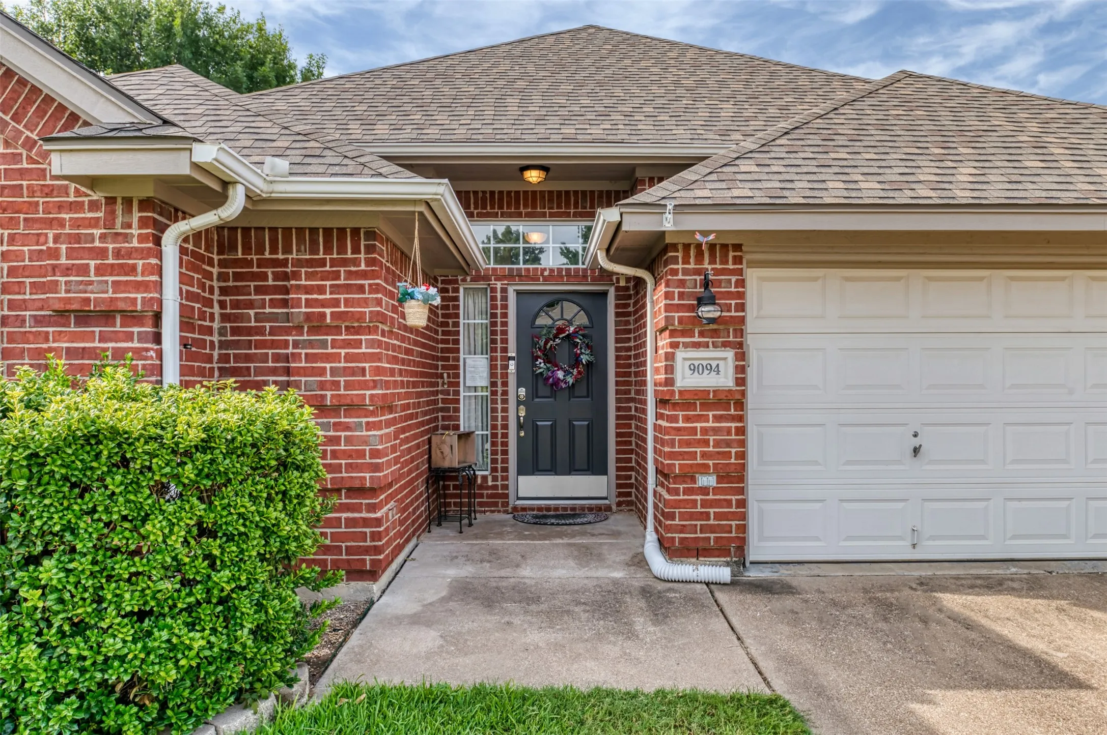 Single Family Residence For Sale in Tarrant County , 9094 Saranac Trail, Fort Worth, Texas 76118, 3 Bedroom, 2 Bathroom, 2 Garage spaces, 1,912 Sqft, built in 2001, mls#21348319, Real Estate Agent in Fort Worth, Homes For Sale in Tarrant county, Homes For Sale in Fort Worth, Realtor in Fort Worth Texas, Real Estate Brokerage Independent Realty Texas, Luminita Cordes Realtor