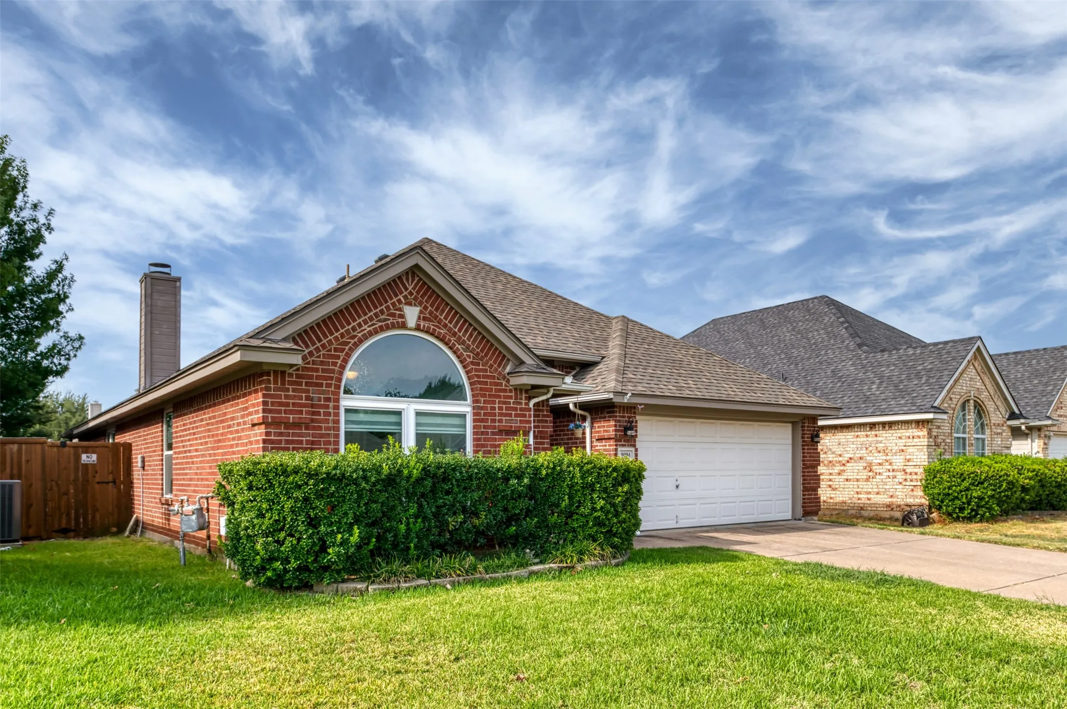 Single Family Residence For Sale in Tarrant County , 9094 Saranac Trail, Fort Worth, Texas 76118, 3 Bedroom, 2 Bathroom, 2 Garage spaces, 1,912 Sqft, built in 2001, mls#21348319, Real Estate Agent in Fort Worth, Homes For Sale in Tarrant county, Homes For Sale in Fort Worth, Realtor in Fort Worth Texas, Real Estate Brokerage Independent Realty Texas, Luminita Cordes Realtor