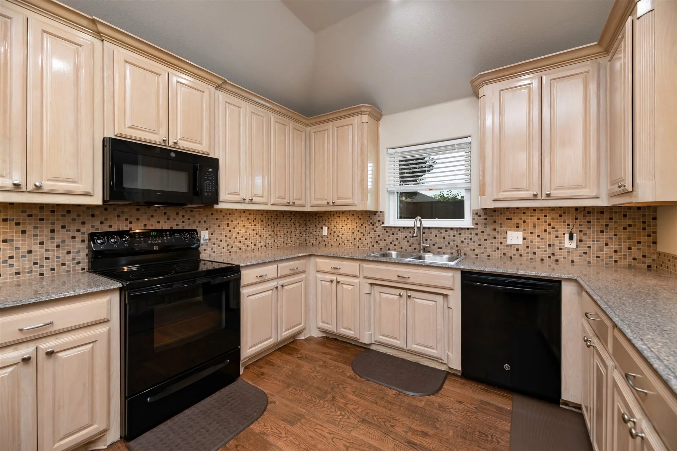 Single Family Residence For Sale in Tarrant County , 9094 Saranac Trail, Fort Worth, Texas 76118, 3 Bedroom, 2 Bathroom, 2 Garage spaces, 1,912 Sqft, built in 2001, mls#21348319, Real Estate Agent in Fort Worth, Homes For Sale in Tarrant county, Homes For Sale in Fort Worth, Realtor in Fort Worth Texas, Real Estate Brokerage Independent Realty Texas, Luminita Cordes Realtor