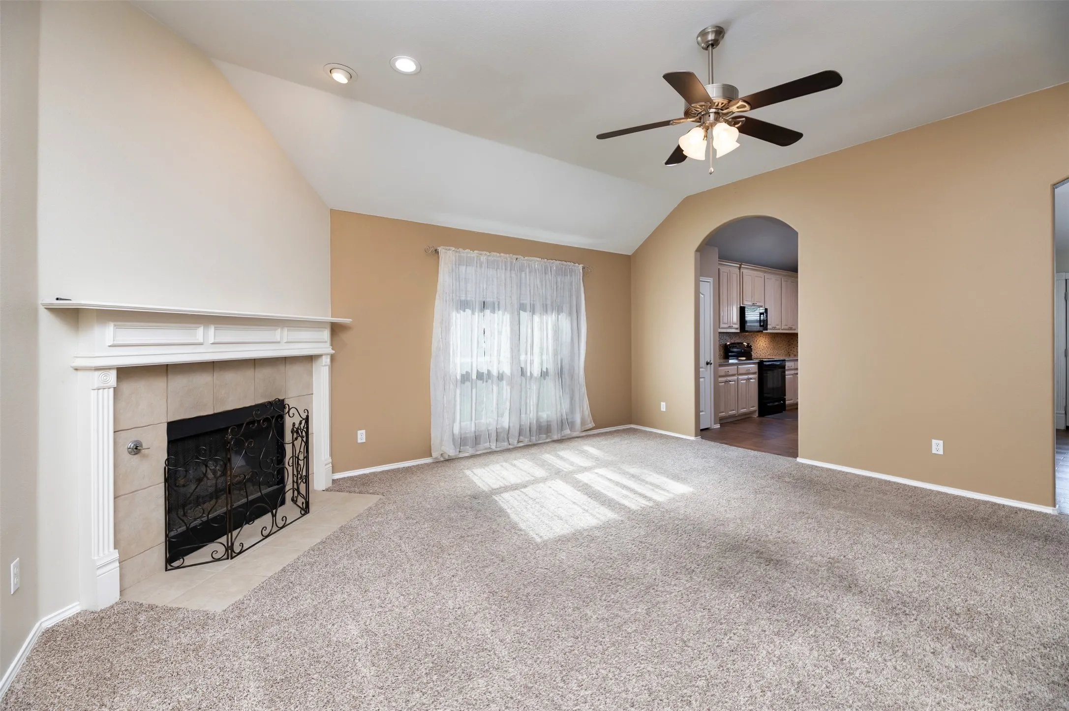 Single Family Residence For Sale in Tarrant County , 9094 Saranac Trail, Fort Worth, Texas 76118, 3 Bedroom, 2 Bathroom, 2 Garage spaces, 1,912 Sqft, built in 2001, mls#21348319, Real Estate Agent in Fort Worth, Homes For Sale in Tarrant county, Homes For Sale in Fort Worth, Realtor in Fort Worth Texas, Real Estate Brokerage Independent Realty Texas, Luminita Cordes Realtor
