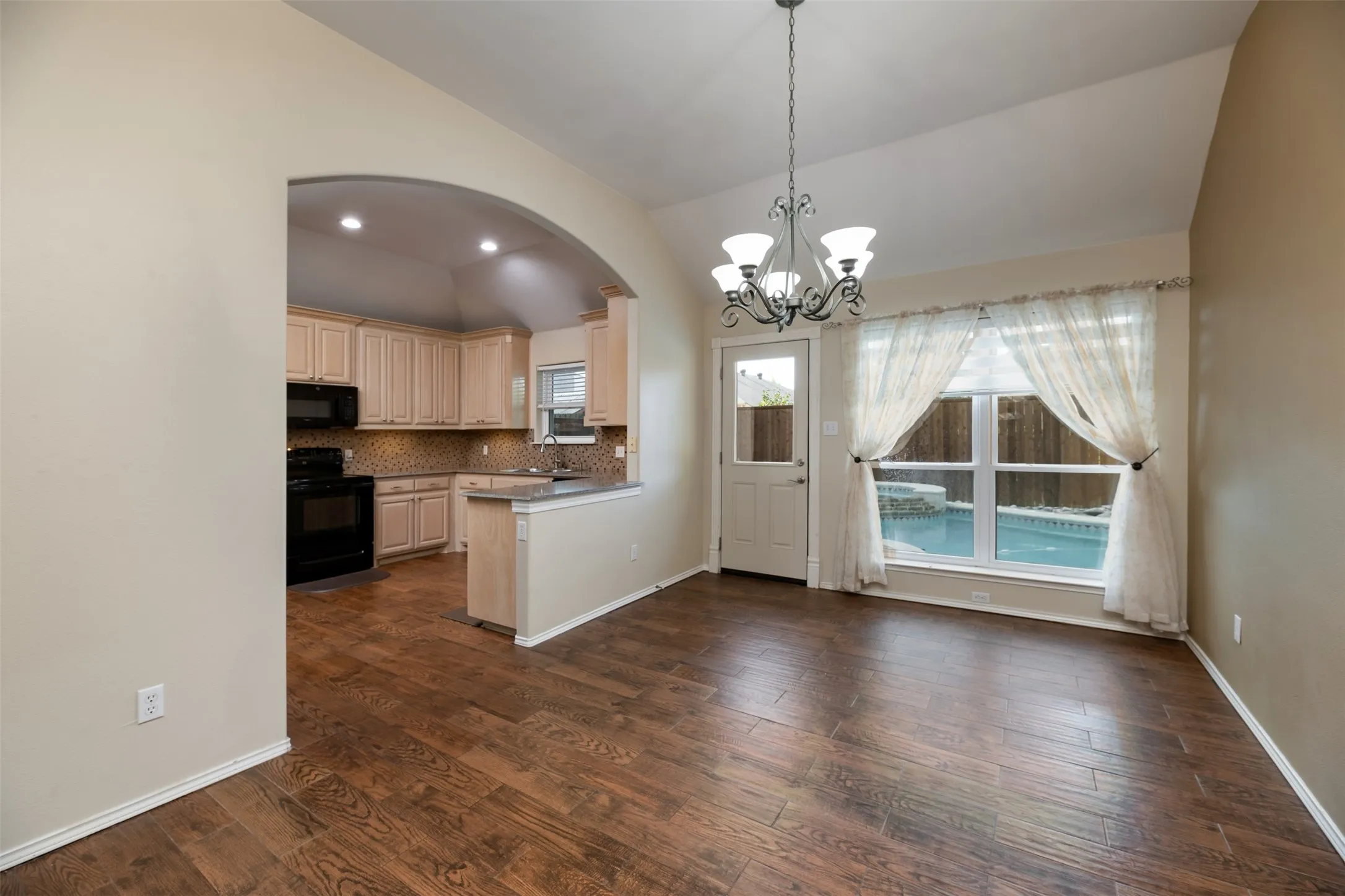 Single Family Residence For Sale in Tarrant County , 9094 Saranac Trail, Fort Worth, Texas 76118, 3 Bedroom, 2 Bathroom, 2 Garage spaces, 1,912 Sqft, built in 2001, mls#21348319, Real Estate Agent in Fort Worth, Homes For Sale in Tarrant county, Homes For Sale in Fort Worth, Realtor in Fort Worth Texas, Real Estate Brokerage Independent Realty Texas, Luminita Cordes Realtor