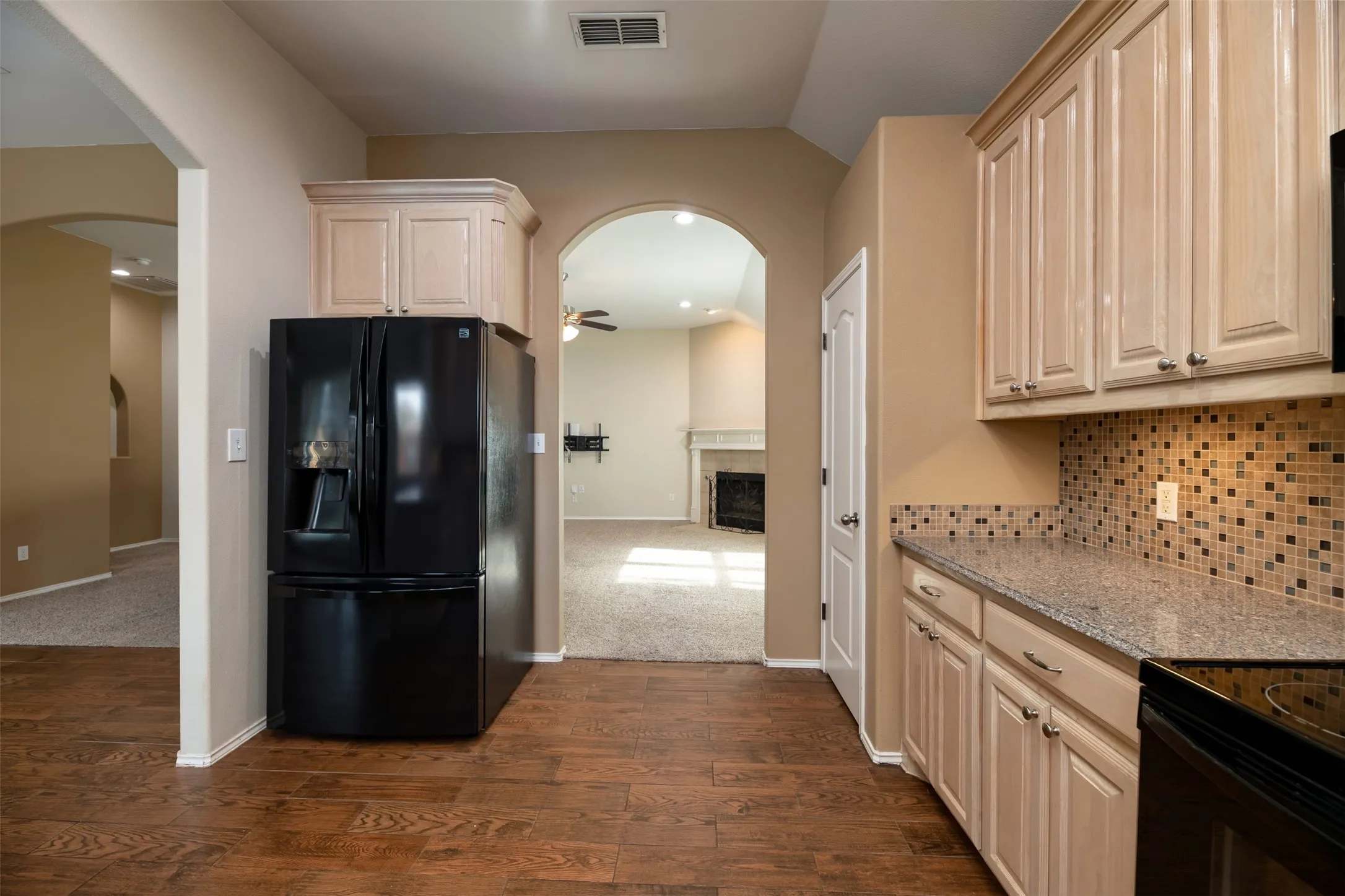 Single Family Residence For Sale in Tarrant County , 9094 Saranac Trail, Fort Worth, Texas 76118, 3 Bedroom, 2 Bathroom, 2 Garage spaces, 1,912 Sqft, built in 2001, mls#21348319, Real Estate Agent in Fort Worth, Homes For Sale in Tarrant county, Homes For Sale in Fort Worth, Realtor in Fort Worth Texas, Real Estate Brokerage Independent Realty Texas, Luminita Cordes Realtor