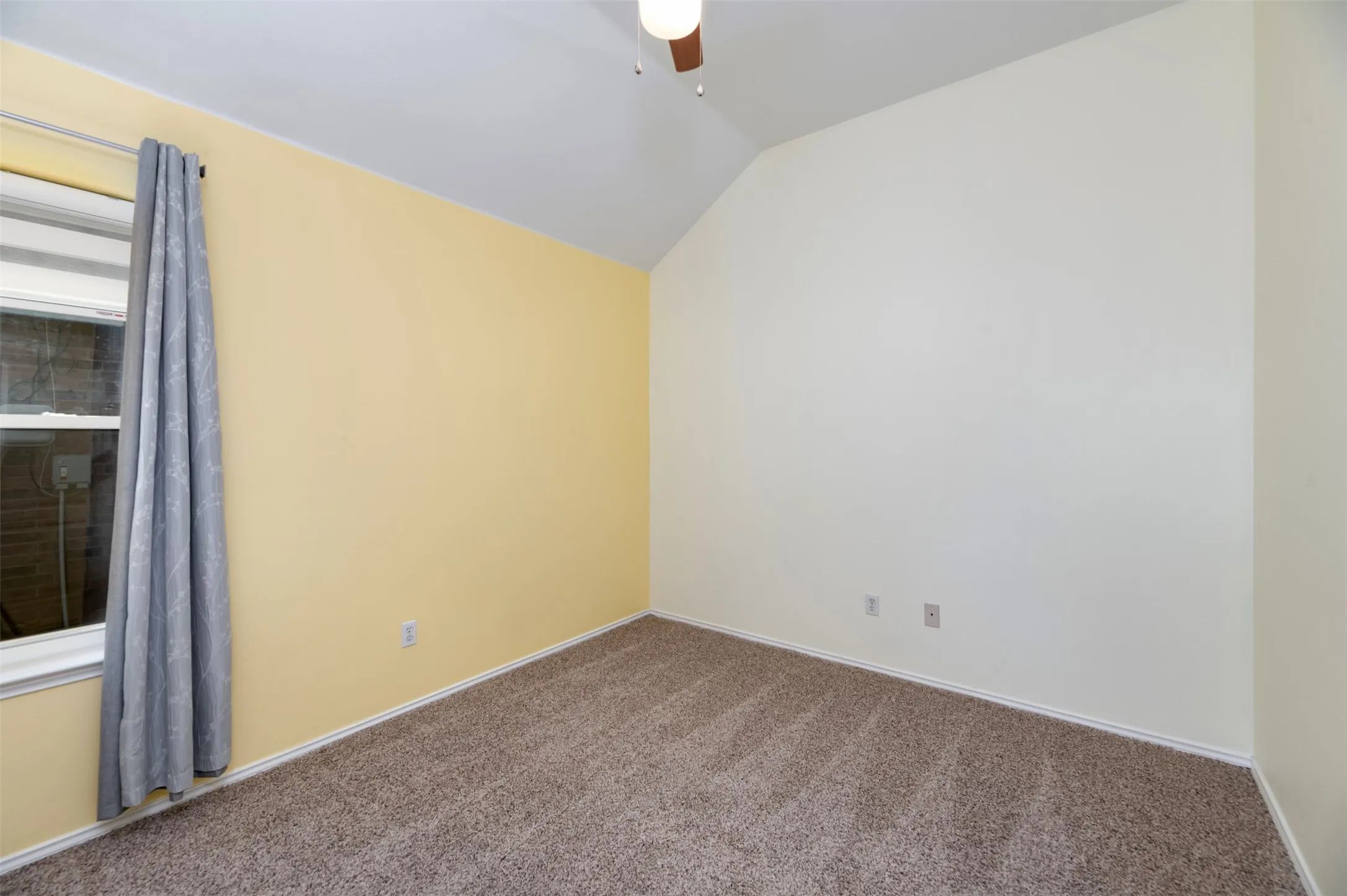 Single Family Residence For Sale in Tarrant County , 9094 Saranac Trail, Fort Worth, Texas 76118, 3 Bedroom, 2 Bathroom, 2 Garage spaces, 1,912 Sqft, built in 2001, mls#21348319, Real Estate Agent in Fort Worth, Homes For Sale in Tarrant county, Homes For Sale in Fort Worth, Realtor in Fort Worth Texas, Real Estate Brokerage Independent Realty Texas, Luminita Cordes Realtor