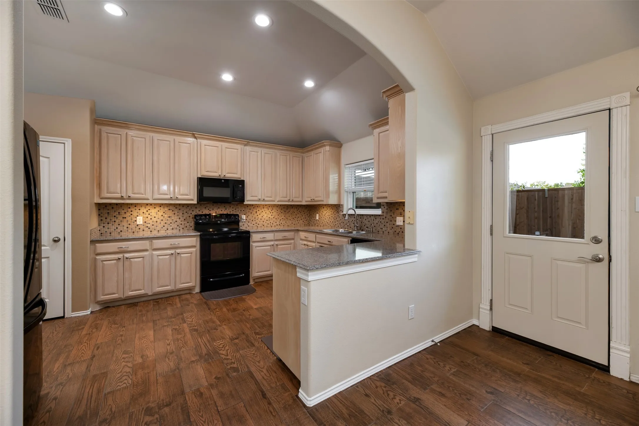 Single Family Residence For Sale in Tarrant County , 9094 Saranac Trail, Fort Worth, Texas 76118, 3 Bedroom, 2 Bathroom, 2 Garage spaces, 1,912 Sqft, built in 2001, mls#21348319, Real Estate Agent in Fort Worth, Homes For Sale in Tarrant county, Homes For Sale in Fort Worth, Realtor in Fort Worth Texas, Real Estate Brokerage Independent Realty Texas, Luminita Cordes Realtor