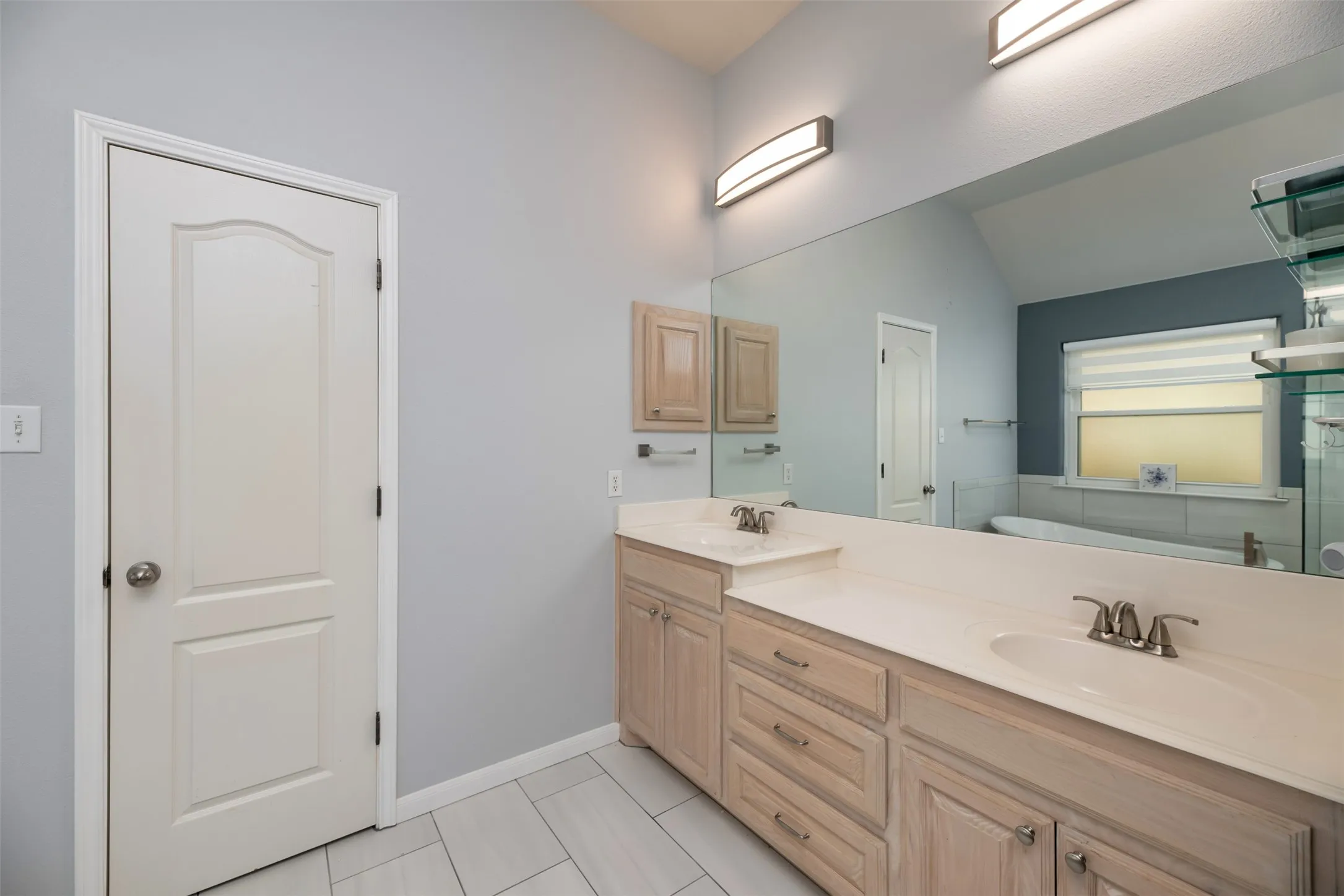 Single Family Residence For Sale in Tarrant County , 9094 Saranac Trail, Fort Worth, Texas 76118, 3 Bedroom, 2 Bathroom, 2 Garage spaces, 1,912 Sqft, built in 2001, mls#21348319, Real Estate Agent in Fort Worth, Homes For Sale in Tarrant county, Homes For Sale in Fort Worth, Realtor in Fort Worth Texas, Real Estate Brokerage Independent Realty Texas, Luminita Cordes Realtor