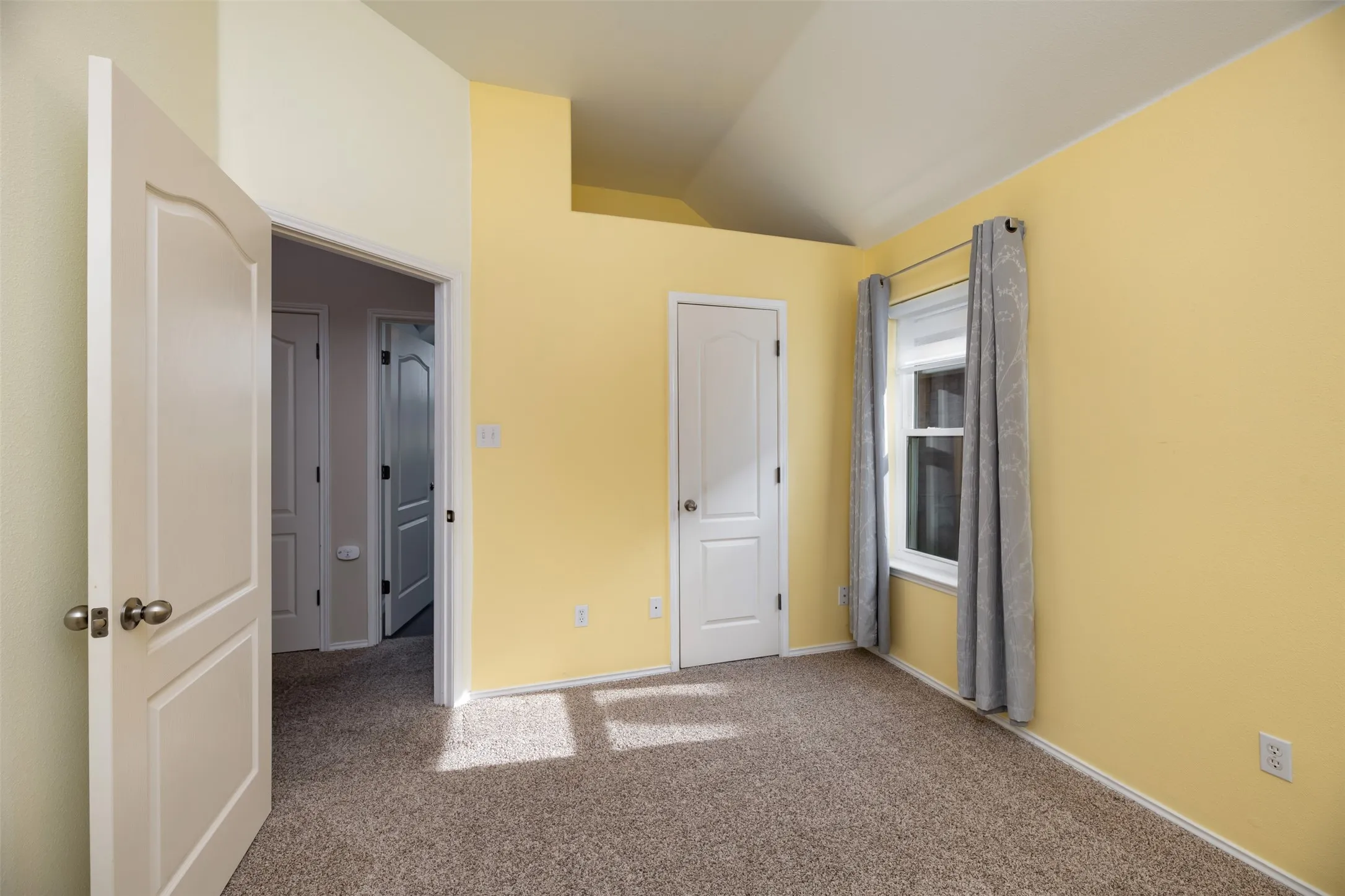 Single Family Residence For Sale in Tarrant County , 9094 Saranac Trail, Fort Worth, Texas 76118, 3 Bedroom, 2 Bathroom, 2 Garage spaces, 1,912 Sqft, built in 2001, mls#21348319, Real Estate Agent in Fort Worth, Homes For Sale in Tarrant county, Homes For Sale in Fort Worth, Realtor in Fort Worth Texas, Real Estate Brokerage Independent Realty Texas, Luminita Cordes Realtor