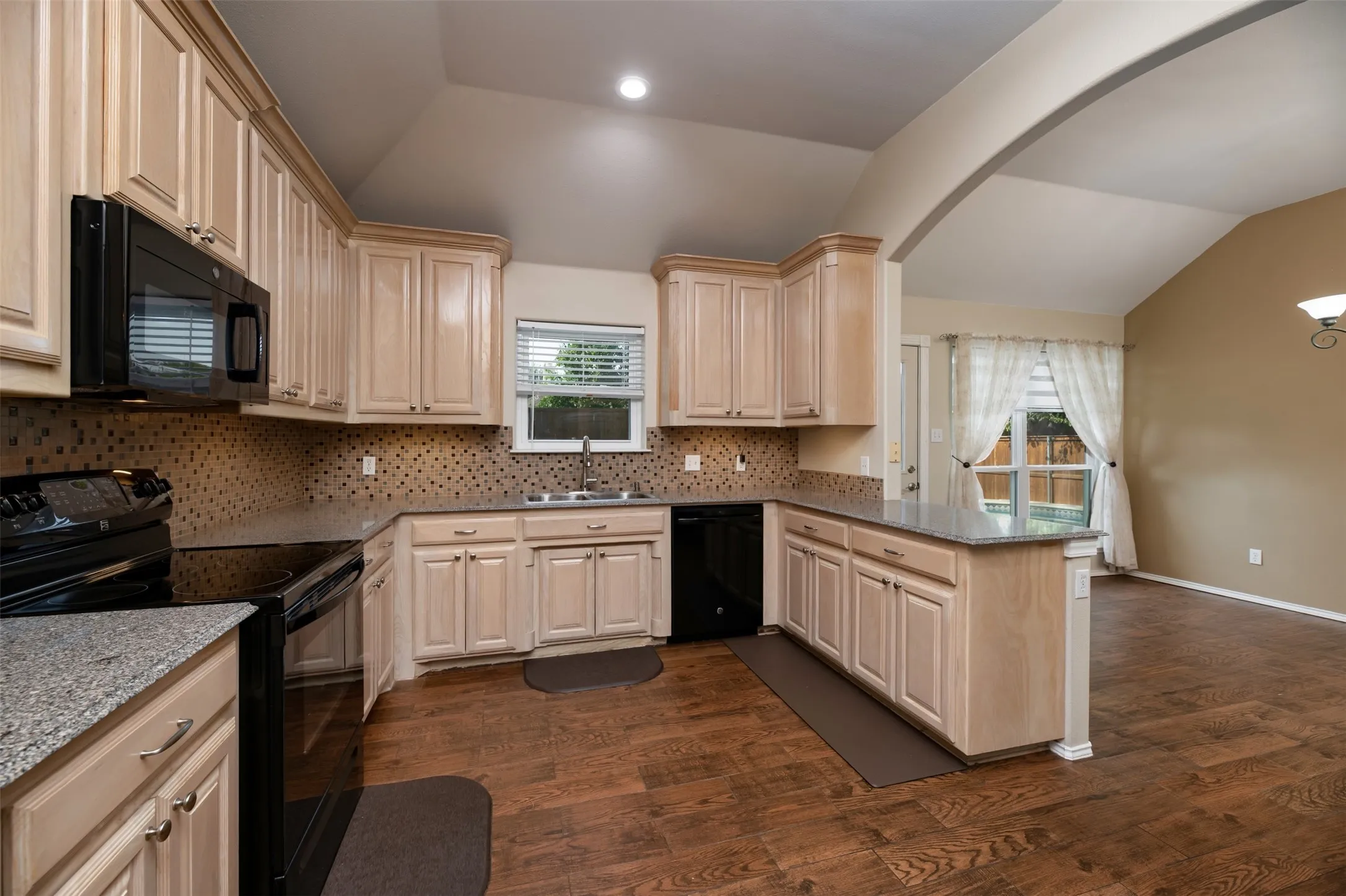 Single Family Residence For Sale in Tarrant County , 9094 Saranac Trail, Fort Worth, Texas 76118, 3 Bedroom, 2 Bathroom, 2 Garage spaces, 1,912 Sqft, built in 2001, mls#21348319, Real Estate Agent in Fort Worth, Homes For Sale in Tarrant county, Homes For Sale in Fort Worth, Realtor in Fort Worth Texas, Real Estate Brokerage Independent Realty Texas, Luminita Cordes Realtor