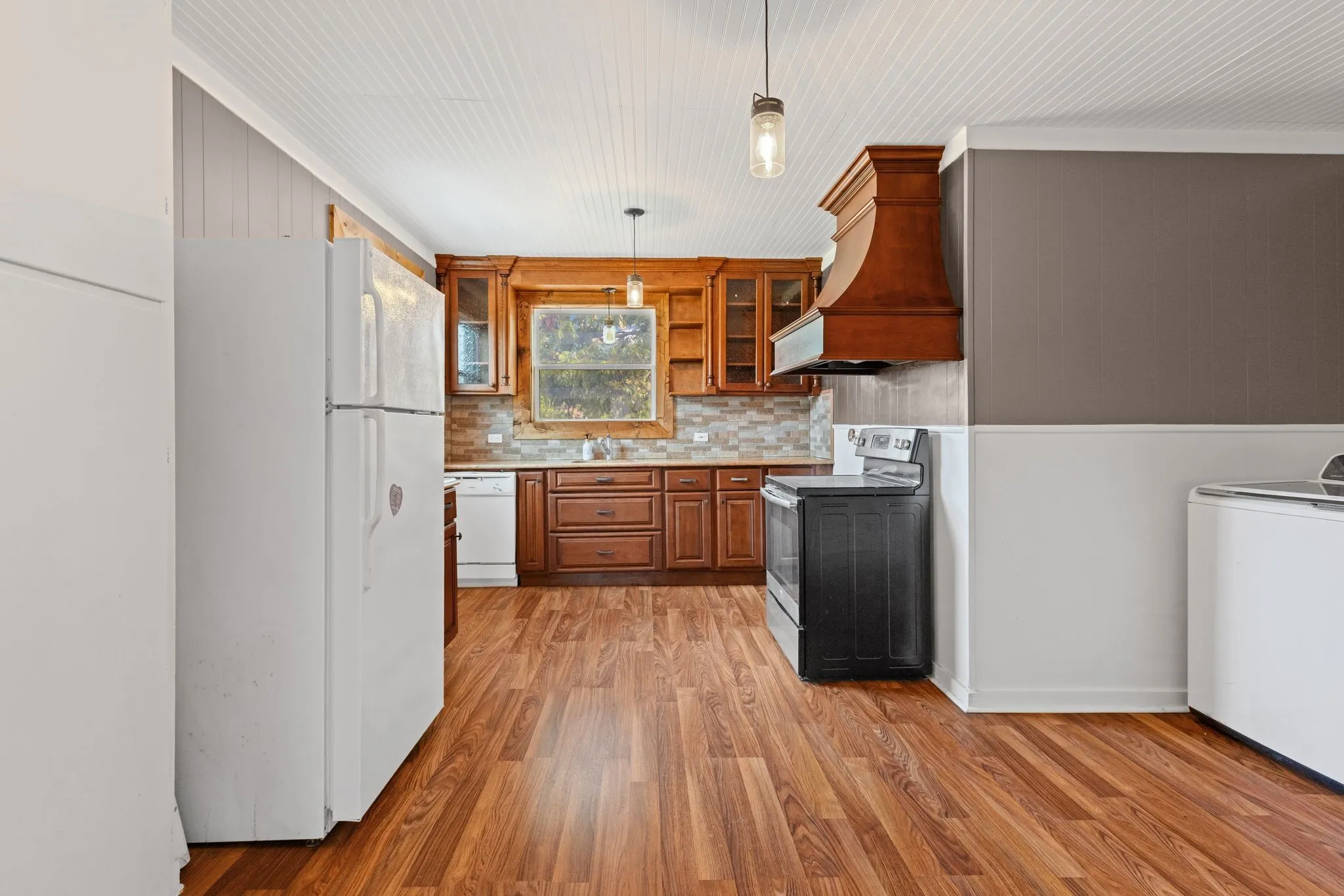 For Sale in Hunt County , 2006 MONROE, Commerce, Texas 75428, 3 Bedroom, 3 Bathroom, Garage spaces, 5,440 Sqft, built in 1960, mls#21373472, Real Estate Agent in Commerce, Homes For Sale in Hunt county, Homes For Sale in Commerce, Realtor in Commerce Texas, Real Estate Brokerage Independent Realty Texas, Luminita Cordes Realtor