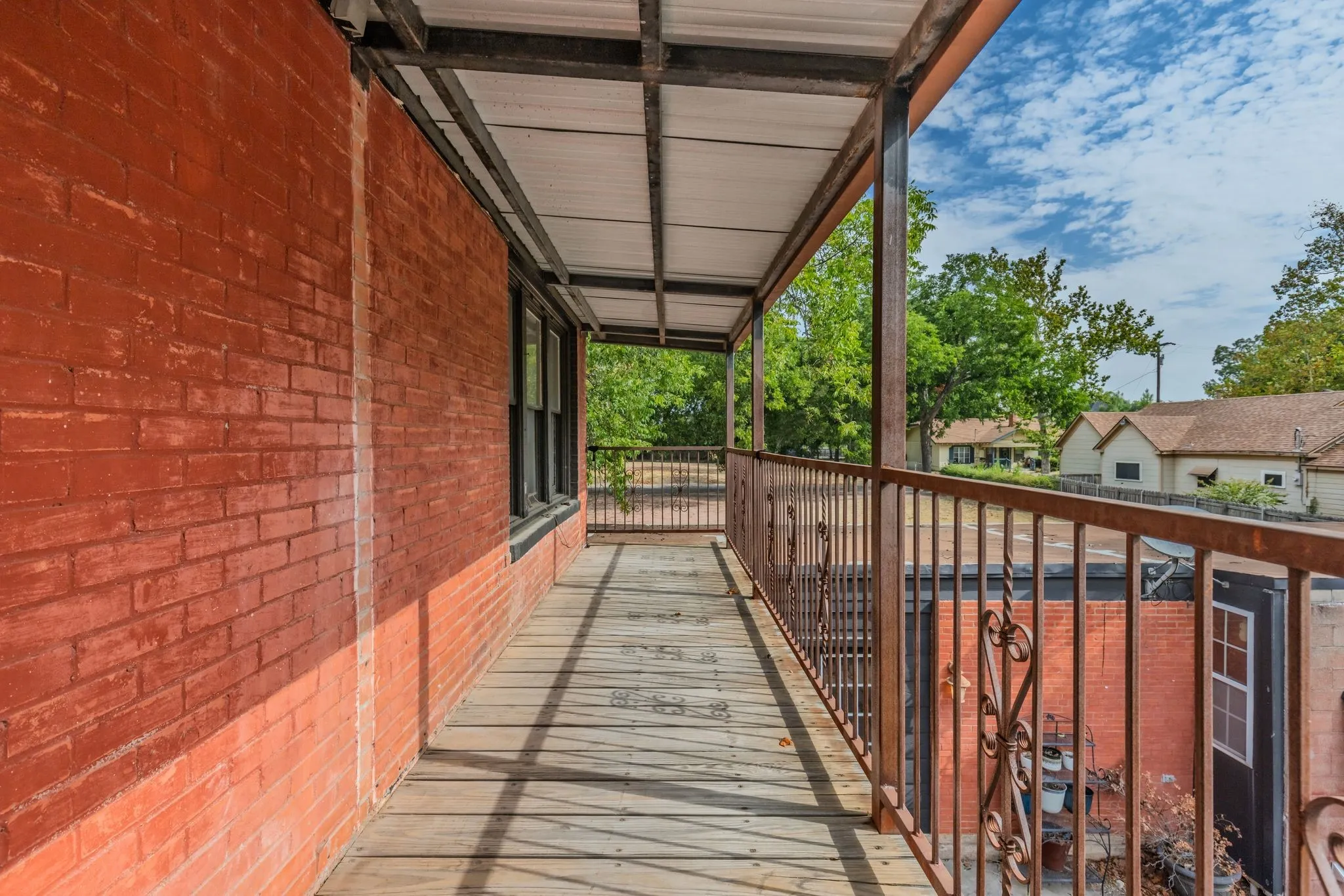 For Sale in Hunt County , 2006 MONROE, Commerce, Texas 75428, 3 Bedroom, 3 Bathroom, Garage spaces, 5,440 Sqft, built in 1960, mls#21373472, Real Estate Agent in Commerce, Homes For Sale in Hunt county, Homes For Sale in Commerce, Realtor in Commerce Texas, Real Estate Brokerage Independent Realty Texas, Luminita Cordes Realtor