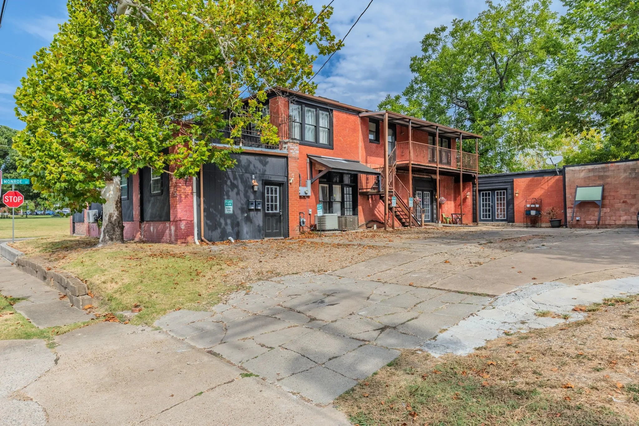 For Sale in Hunt County , 2006 MONROE, Commerce, Texas 75428, 3 Bedroom, 3 Bathroom, Garage spaces, 5,440 Sqft, built in 1960, mls#21373472, Real Estate Agent in Commerce, Homes For Sale in Hunt county, Homes For Sale in Commerce, Realtor in Commerce Texas, Real Estate Brokerage Independent Realty Texas, Luminita Cordes Realtor