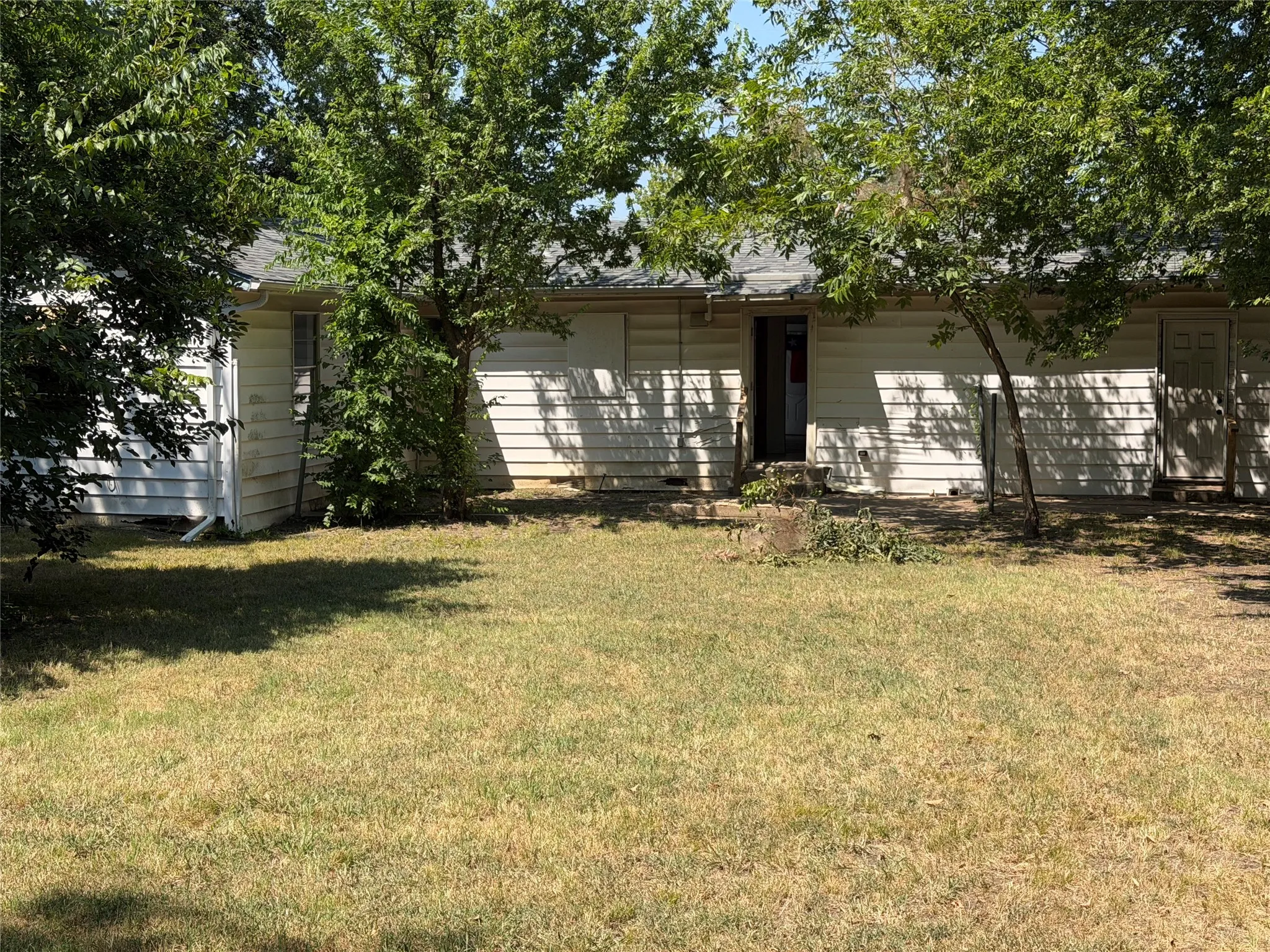 Single Family Residence For Sale in Grayson County , 1305 N Brents Avenue, Sherman, Texas 75090, 4 Bedroom, 2 Bathroom, 1 Garage spaces, 1,012 Sqft, built in 1948, mls#21373477, Real Estate Agent in Sherman, Homes For Sale in Grayson county, Homes For Sale in Sherman, Realtor in Sherman Texas, Real Estate Brokerage Independent Realty Texas, Luminita Cordes Realtor