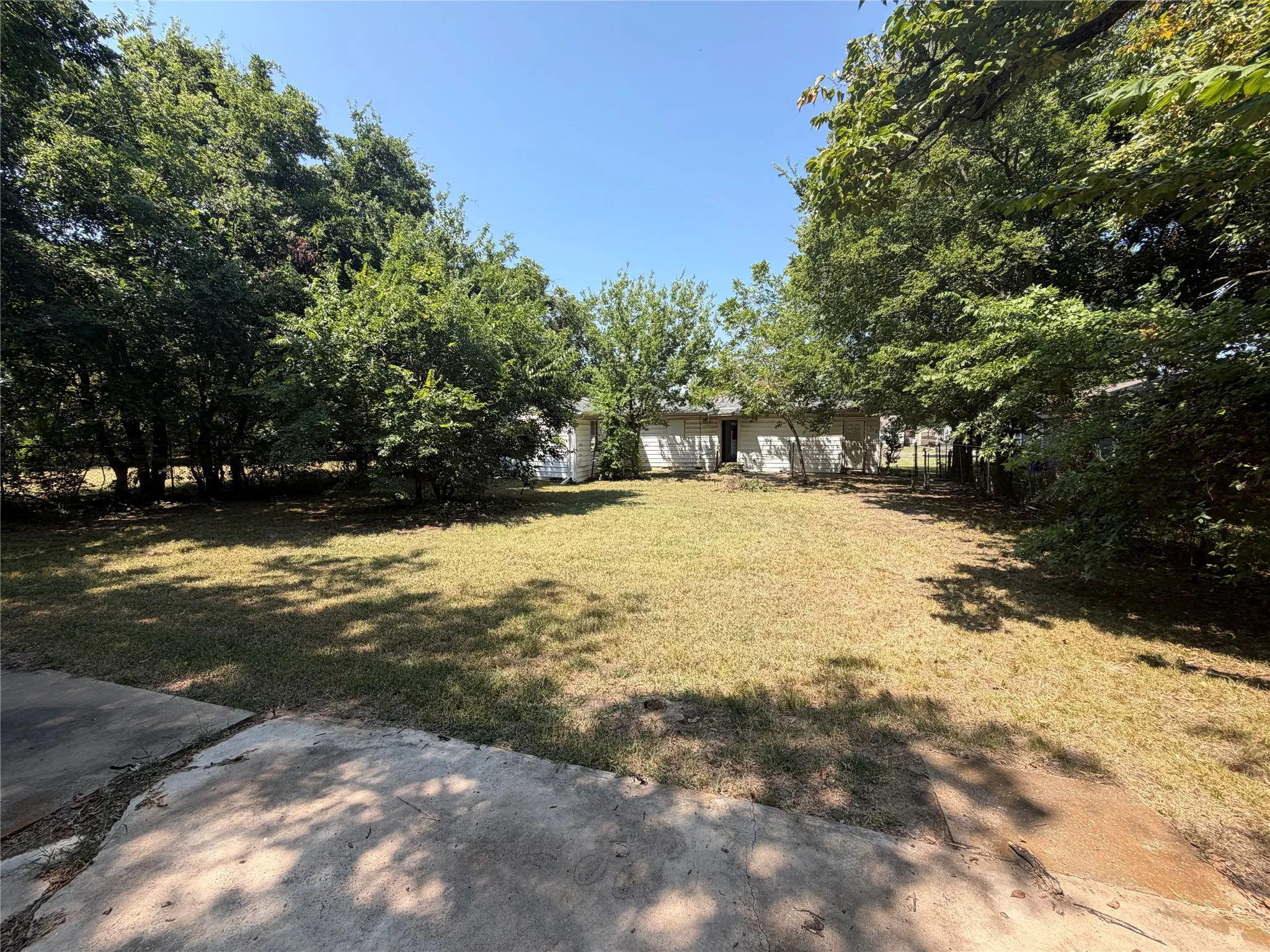 Single Family Residence For Sale in Grayson County , 1305 N Brents Avenue, Sherman, Texas 75090, 4 Bedroom, 2 Bathroom, 1 Garage spaces, 1,012 Sqft, built in 1948, mls#21373477, Real Estate Agent in Sherman, Homes For Sale in Grayson county, Homes For Sale in Sherman, Realtor in Sherman Texas, Real Estate Brokerage Independent Realty Texas, Luminita Cordes Realtor