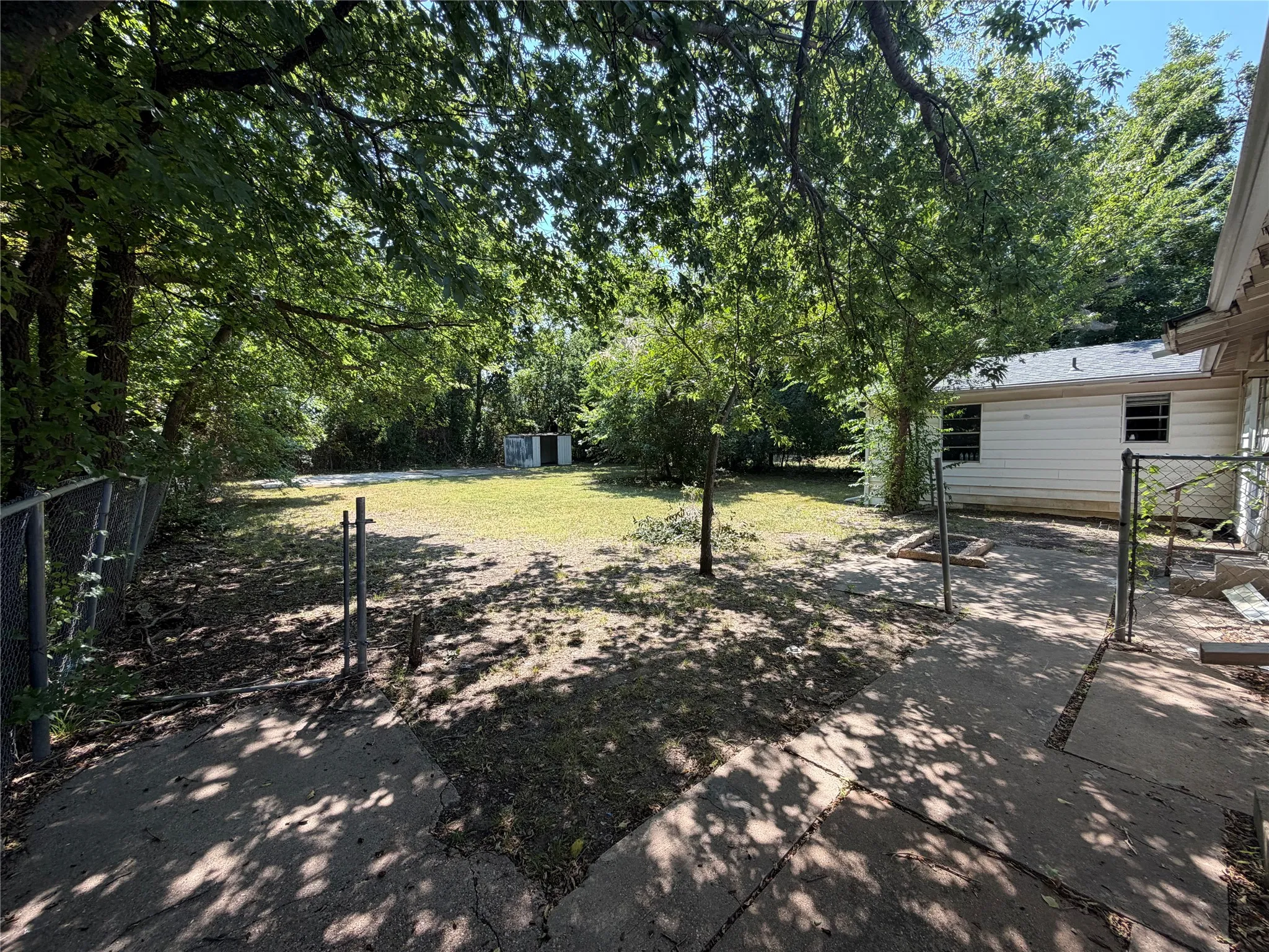 Single Family Residence For Sale in Grayson County , 1305 N Brents Avenue, Sherman, Texas 75090, 4 Bedroom, 2 Bathroom, 1 Garage spaces, 1,012 Sqft, built in 1948, mls#21373477, Real Estate Agent in Sherman, Homes For Sale in Grayson county, Homes For Sale in Sherman, Realtor in Sherman Texas, Real Estate Brokerage Independent Realty Texas, Luminita Cordes Realtor