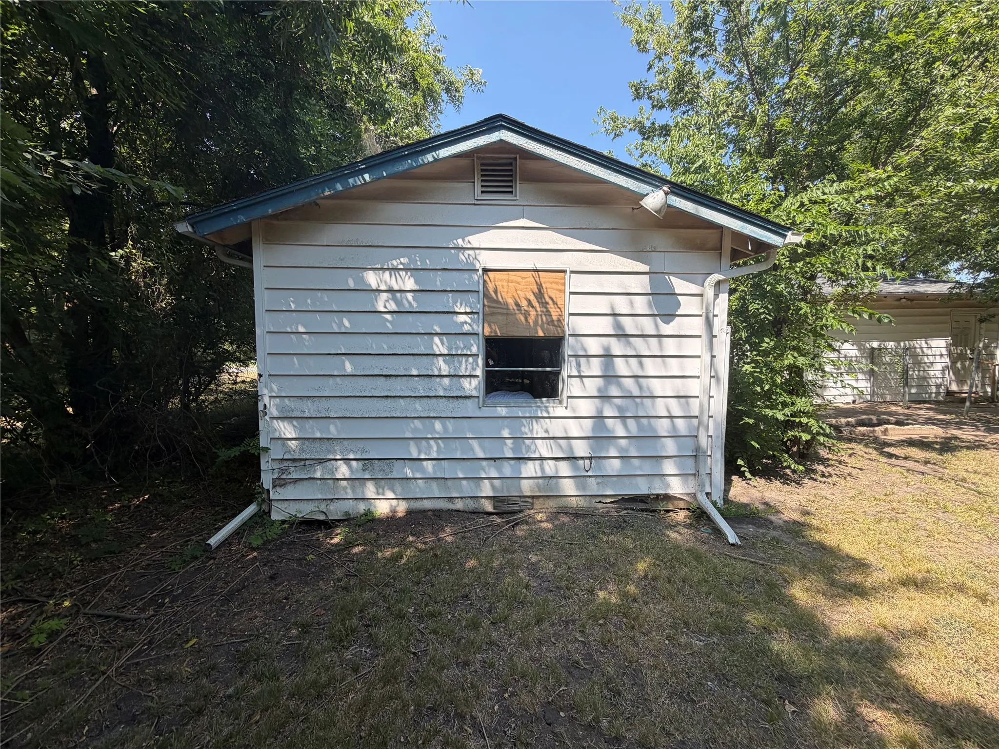 Single Family Residence For Sale in Grayson County , 1305 N Brents Avenue, Sherman, Texas 75090, 4 Bedroom, 2 Bathroom, 1 Garage spaces, 1,012 Sqft, built in 1948, mls#21373477, Real Estate Agent in Sherman, Homes For Sale in Grayson county, Homes For Sale in Sherman, Realtor in Sherman Texas, Real Estate Brokerage Independent Realty Texas, Luminita Cordes Realtor