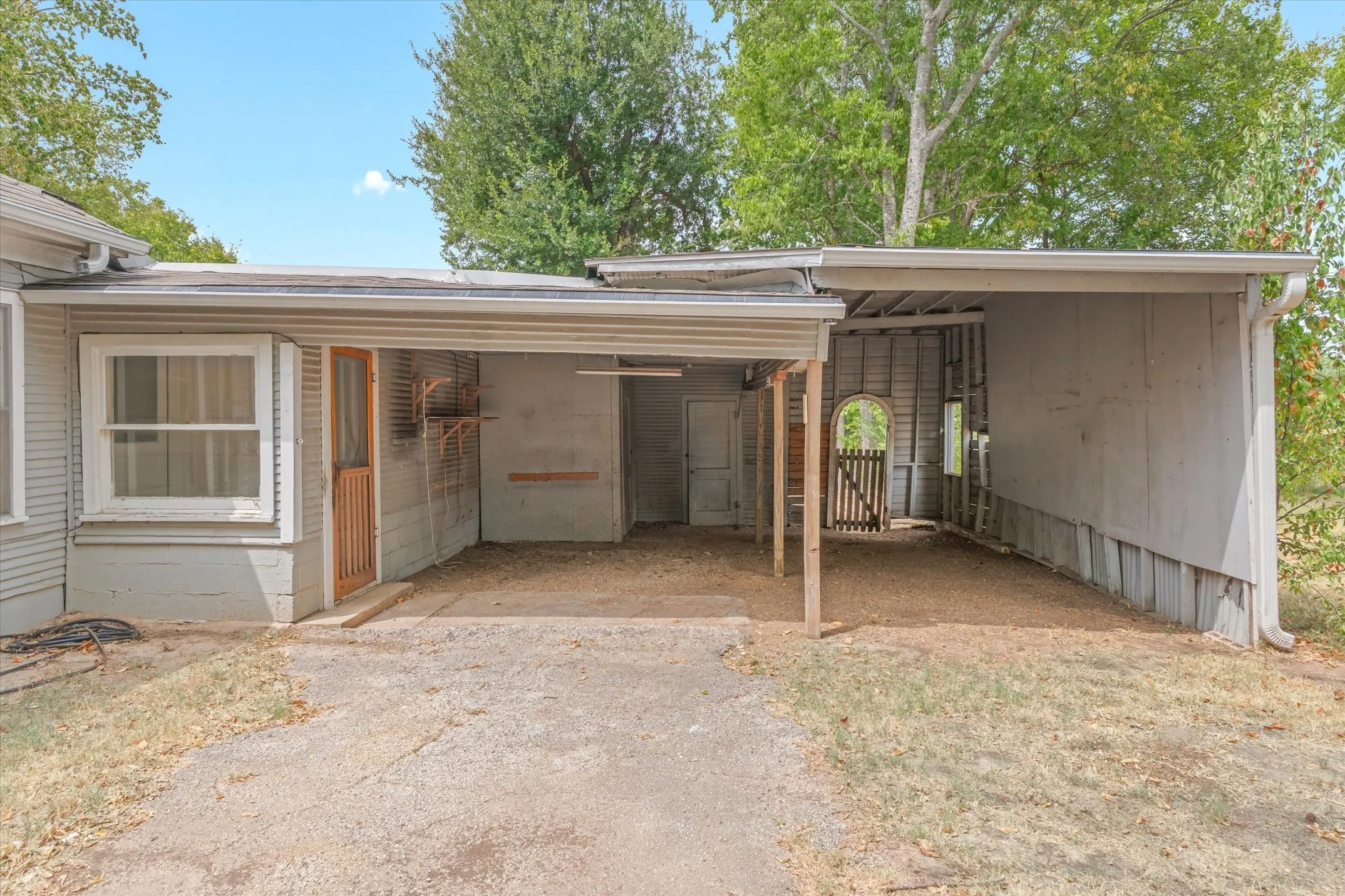 Single Family Residence For Sale in Van Zandt County , 909 N Naid Street, Grand Saline, Texas 75140, 3 Bedroom, 2 Bathroom, Garage spaces, 1,522 Sqft, built in 1957, mls#21373478, Real Estate Agent in Grand Saline, Homes For Sale in Van Zandt county, Homes For Sale in Grand Saline, Realtor in Grand Saline Texas, Real Estate Brokerage Independent Realty Texas, Luminita Cordes Realtor