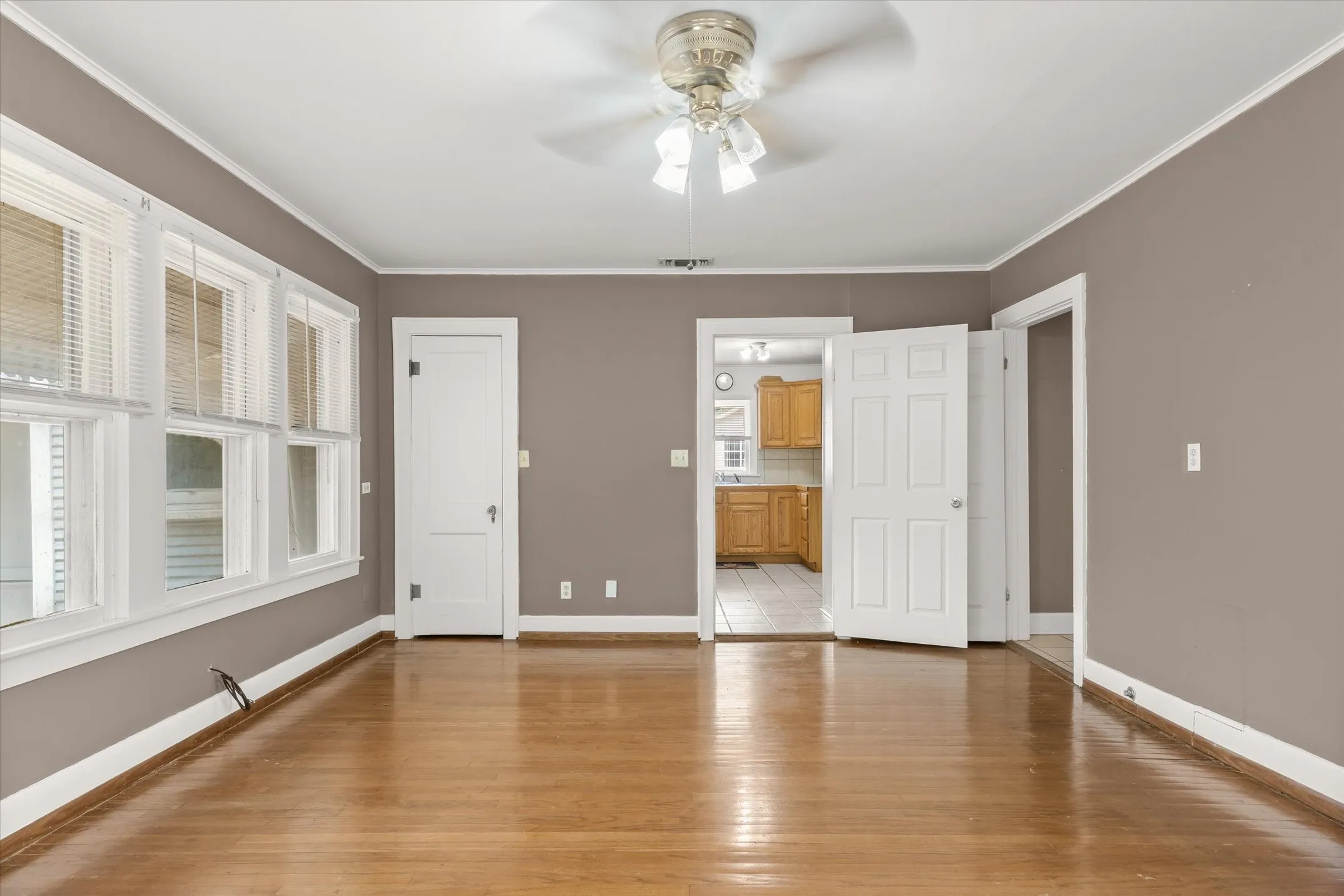 Single Family Residence For Sale in Van Zandt County , 909 N Naid Street, Grand Saline, Texas 75140, 3 Bedroom, 2 Bathroom, Garage spaces, 1,522 Sqft, built in 1957, mls#21373478, Real Estate Agent in Grand Saline, Homes For Sale in Van Zandt county, Homes For Sale in Grand Saline, Realtor in Grand Saline Texas, Real Estate Brokerage Independent Realty Texas, Luminita Cordes Realtor