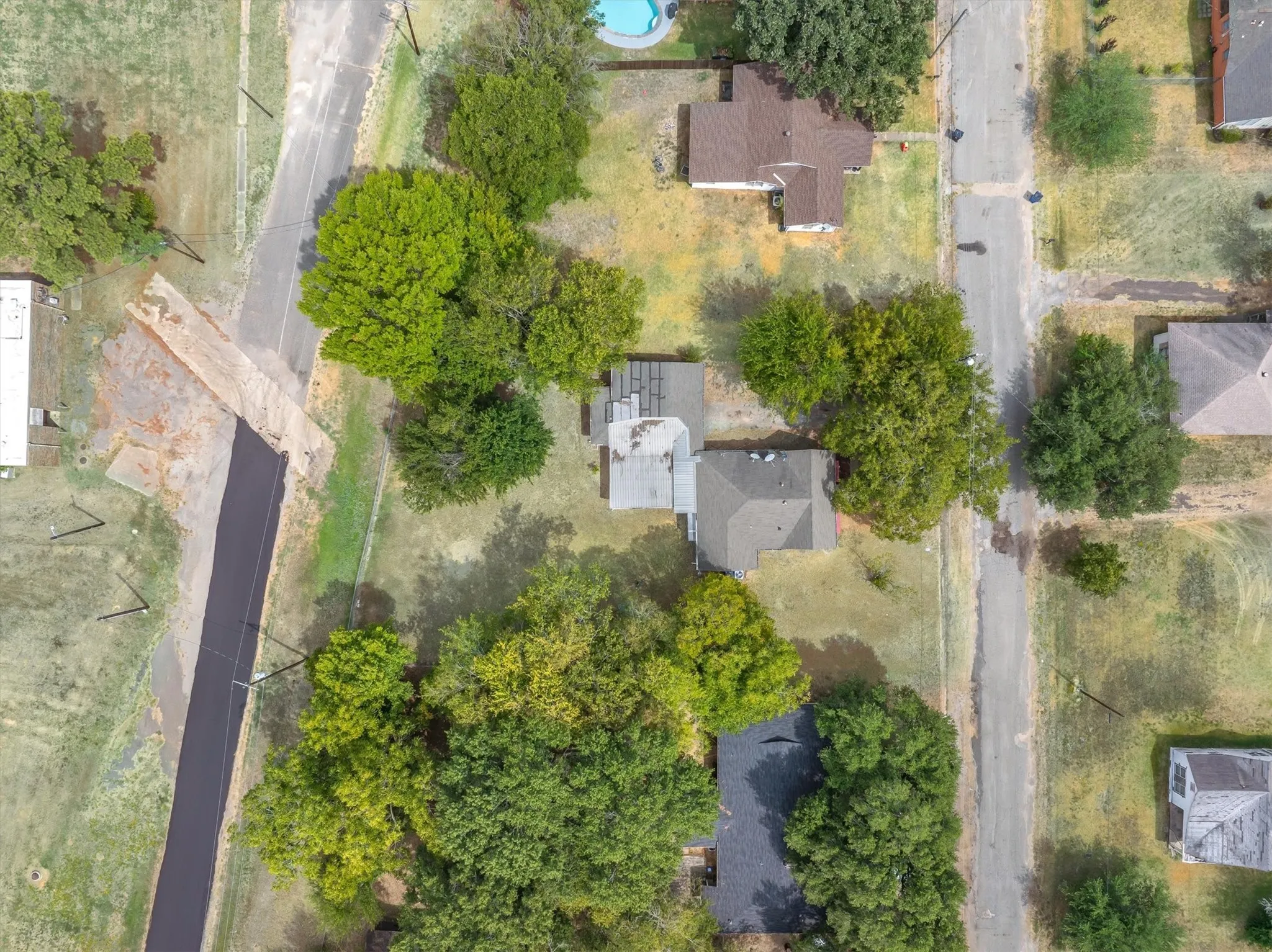 Single Family Residence For Sale in Van Zandt County , 909 N Naid Street, Grand Saline, Texas 75140, 3 Bedroom, 2 Bathroom, Garage spaces, 1,522 Sqft, built in 1957, mls#21373478, Real Estate Agent in Grand Saline, Homes For Sale in Van Zandt county, Homes For Sale in Grand Saline, Realtor in Grand Saline Texas, Real Estate Brokerage Independent Realty Texas, Luminita Cordes Realtor