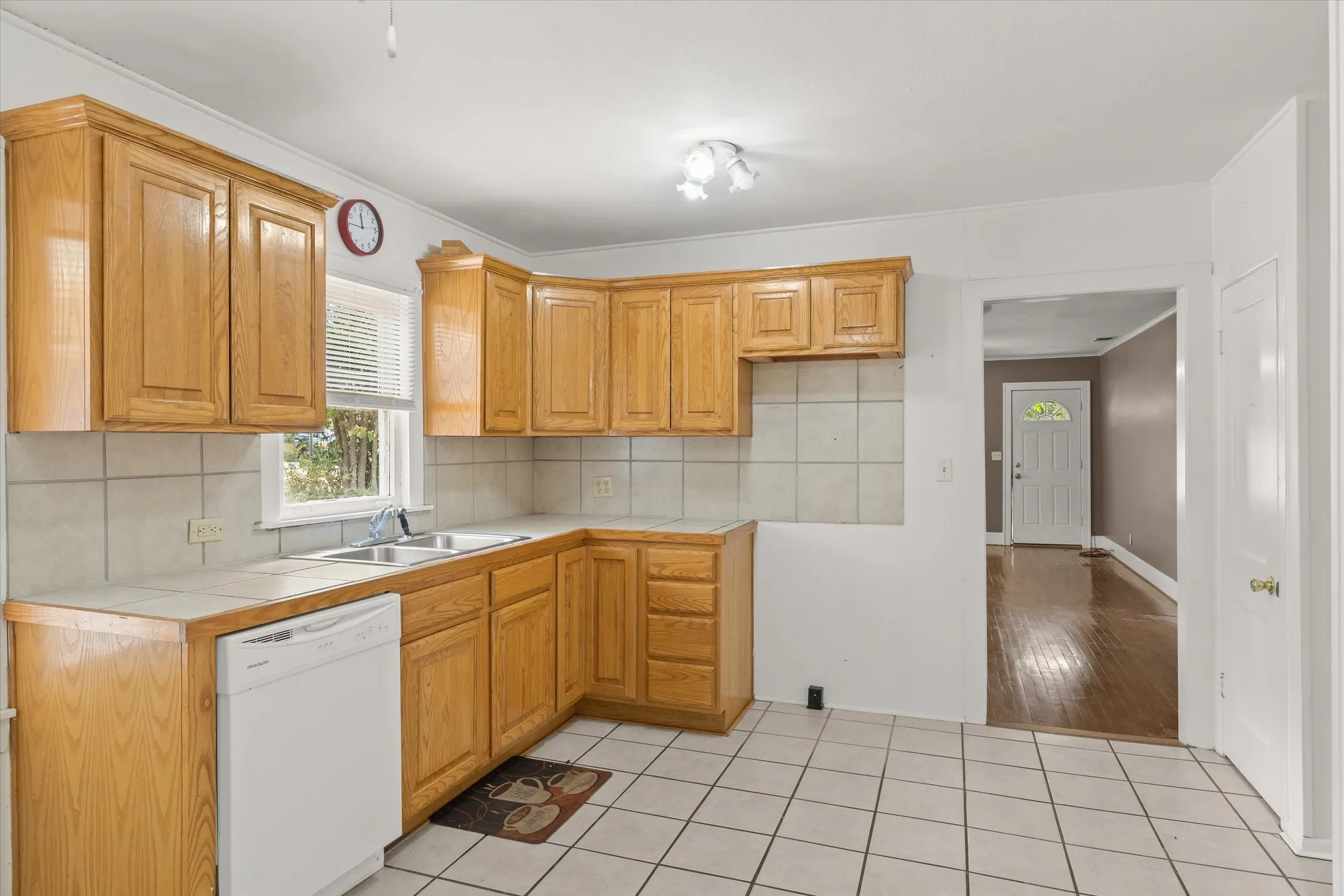 Single Family Residence For Sale in Van Zandt County , 909 N Naid Street, Grand Saline, Texas 75140, 3 Bedroom, 2 Bathroom, Garage spaces, 1,522 Sqft, built in 1957, mls#21373478, Real Estate Agent in Grand Saline, Homes For Sale in Van Zandt county, Homes For Sale in Grand Saline, Realtor in Grand Saline Texas, Real Estate Brokerage Independent Realty Texas, Luminita Cordes Realtor