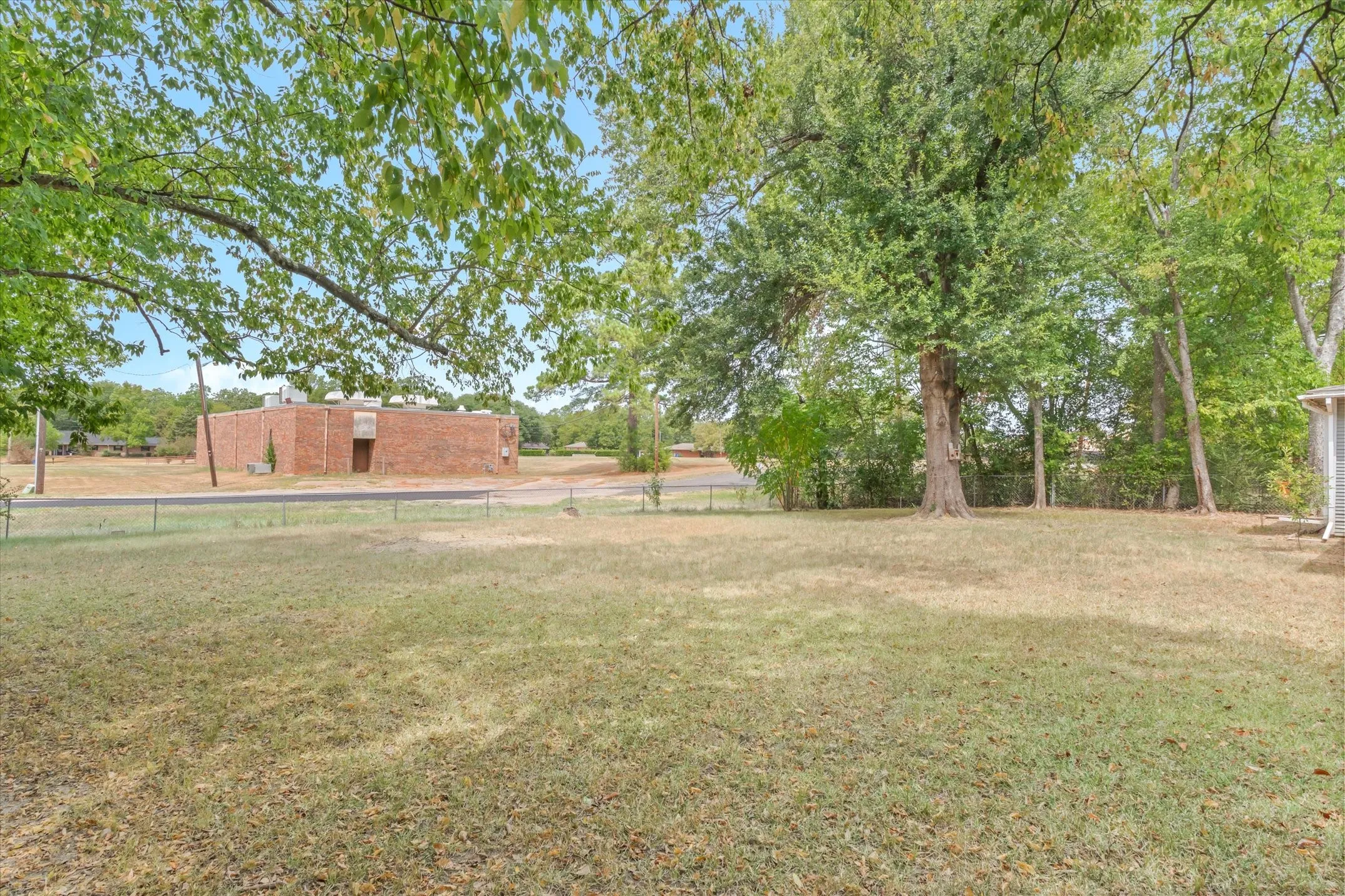 Single Family Residence For Sale in Van Zandt County , 909 N Naid Street, Grand Saline, Texas 75140, 3 Bedroom, 2 Bathroom, Garage spaces, 1,522 Sqft, built in 1957, mls#21373478, Real Estate Agent in Grand Saline, Homes For Sale in Van Zandt county, Homes For Sale in Grand Saline, Realtor in Grand Saline Texas, Real Estate Brokerage Independent Realty Texas, Luminita Cordes Realtor