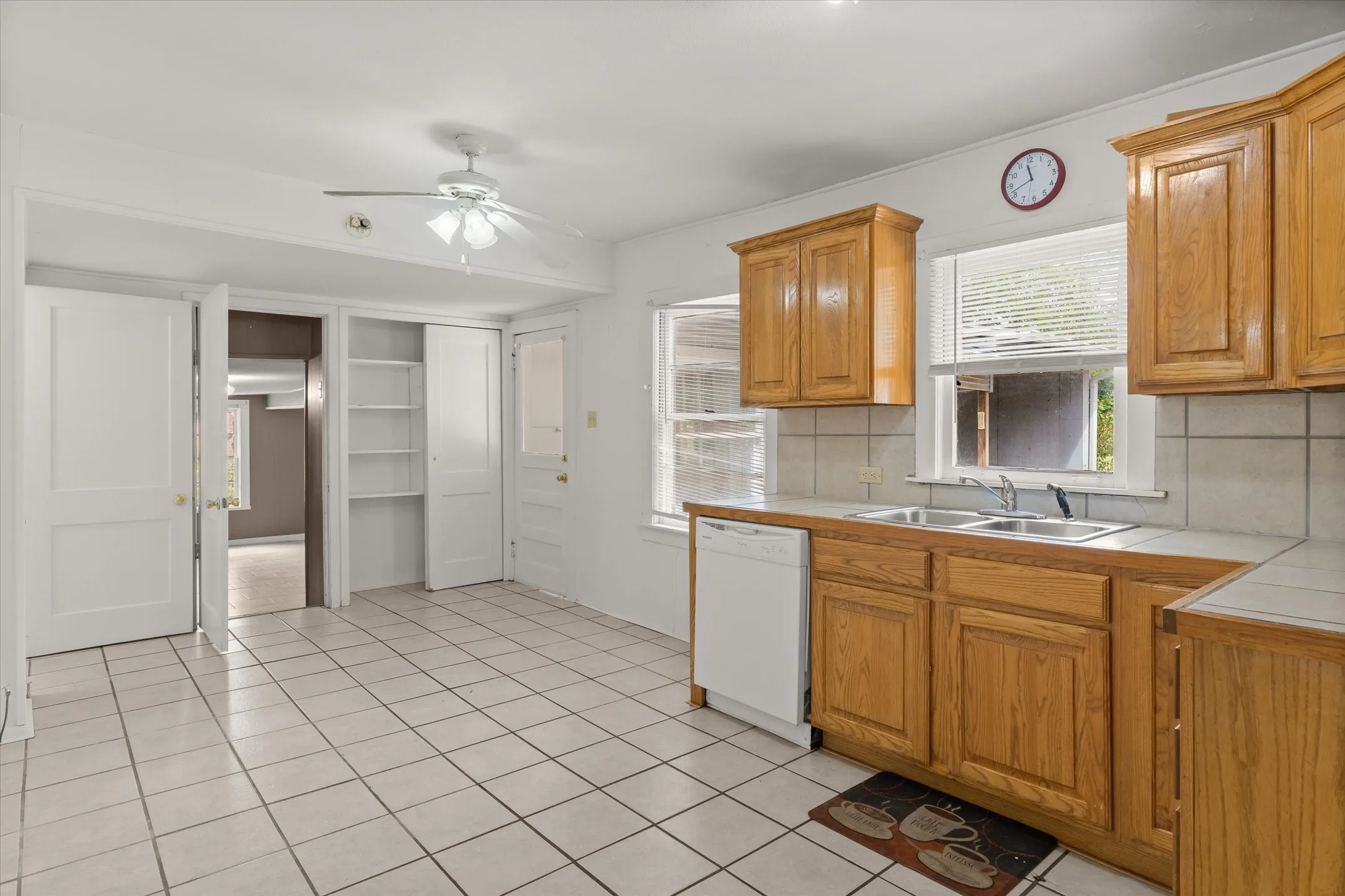 Single Family Residence For Sale in Van Zandt County , 909 N Naid Street, Grand Saline, Texas 75140, 3 Bedroom, 2 Bathroom, Garage spaces, 1,522 Sqft, built in 1957, mls#21373478, Real Estate Agent in Grand Saline, Homes For Sale in Van Zandt county, Homes For Sale in Grand Saline, Realtor in Grand Saline Texas, Real Estate Brokerage Independent Realty Texas, Luminita Cordes Realtor