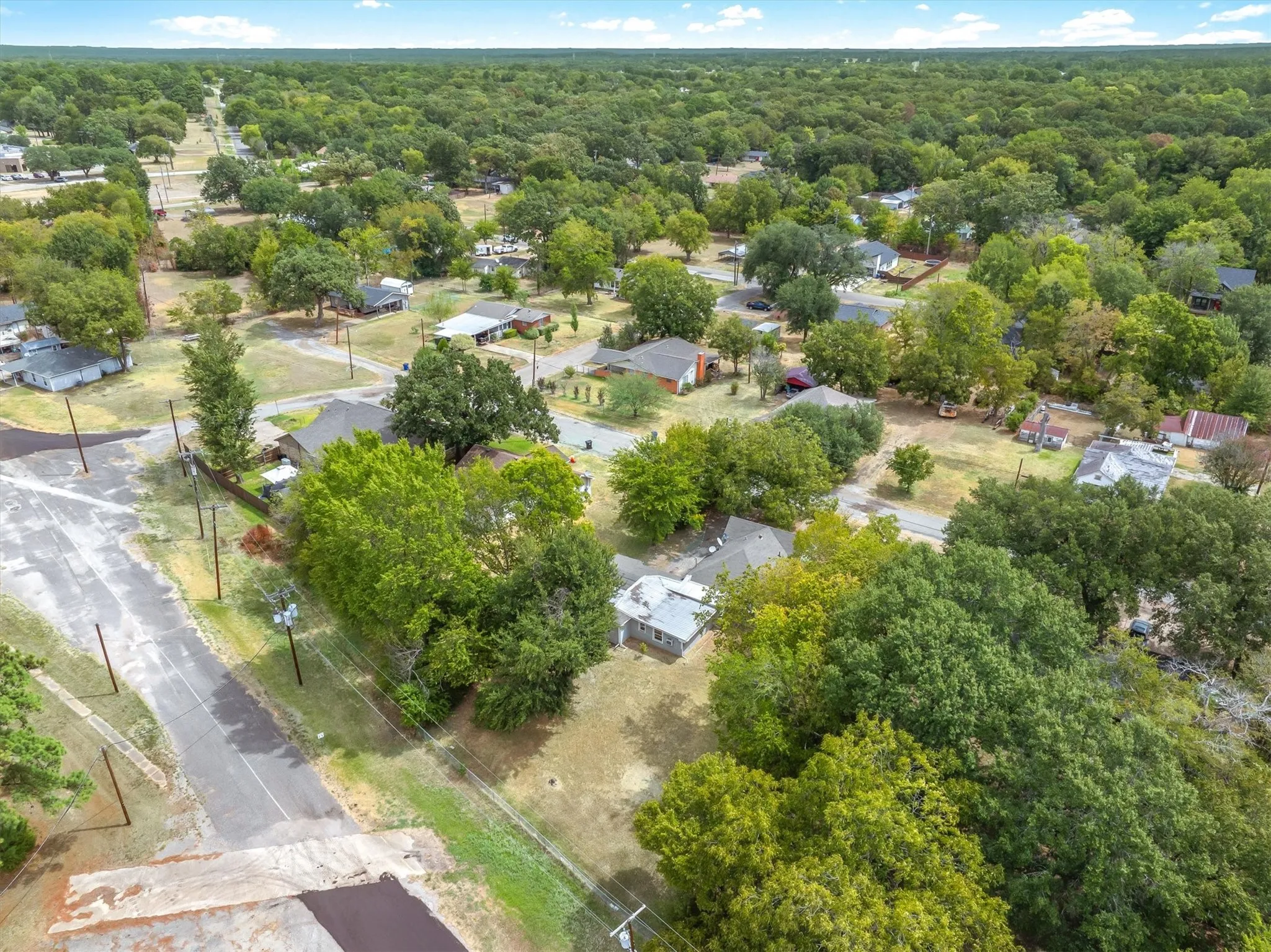 Single Family Residence For Sale in Van Zandt County , 909 N Naid Street, Grand Saline, Texas 75140, 3 Bedroom, 2 Bathroom, Garage spaces, 1,522 Sqft, built in 1957, mls#21373478, Real Estate Agent in Grand Saline, Homes For Sale in Van Zandt county, Homes For Sale in Grand Saline, Realtor in Grand Saline Texas, Real Estate Brokerage Independent Realty Texas, Luminita Cordes Realtor