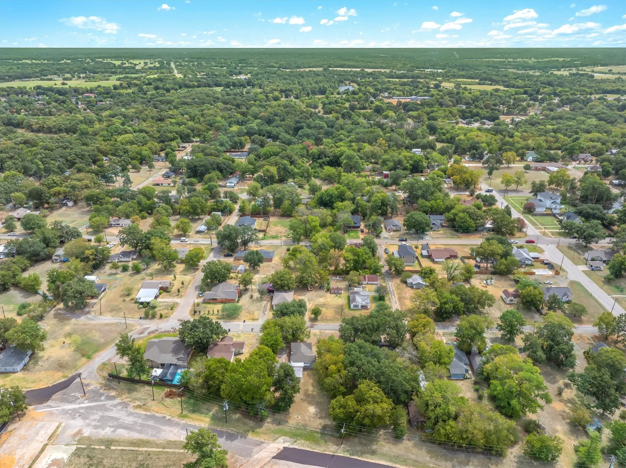 Single Family Residence For Sale in Van Zandt County , 909 N Naid Street, Grand Saline, Texas 75140, 3 Bedroom, 2 Bathroom, Garage spaces, 1,522 Sqft, built in 1957, mls#21373478, Real Estate Agent in Grand Saline, Homes For Sale in Van Zandt county, Homes For Sale in Grand Saline, Realtor in Grand Saline Texas, Real Estate Brokerage Independent Realty Texas, Luminita Cordes Realtor