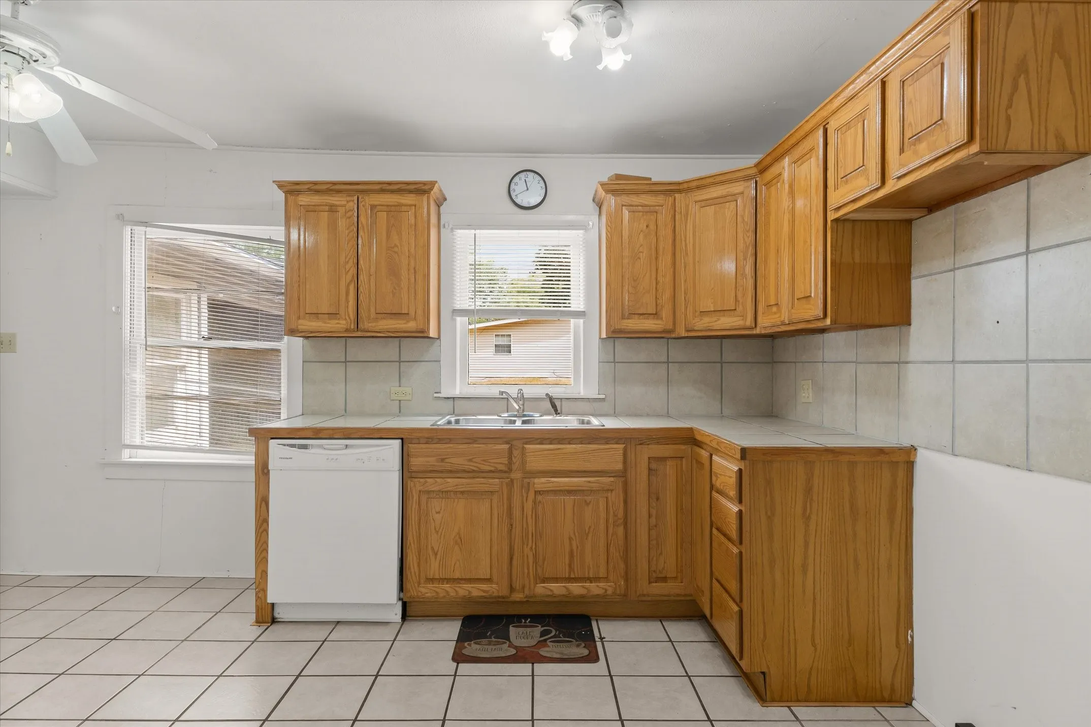 Single Family Residence For Sale in Van Zandt County , 909 N Naid Street, Grand Saline, Texas 75140, 3 Bedroom, 2 Bathroom, Garage spaces, 1,522 Sqft, built in 1957, mls#21373478, Real Estate Agent in Grand Saline, Homes For Sale in Van Zandt county, Homes For Sale in Grand Saline, Realtor in Grand Saline Texas, Real Estate Brokerage Independent Realty Texas, Luminita Cordes Realtor