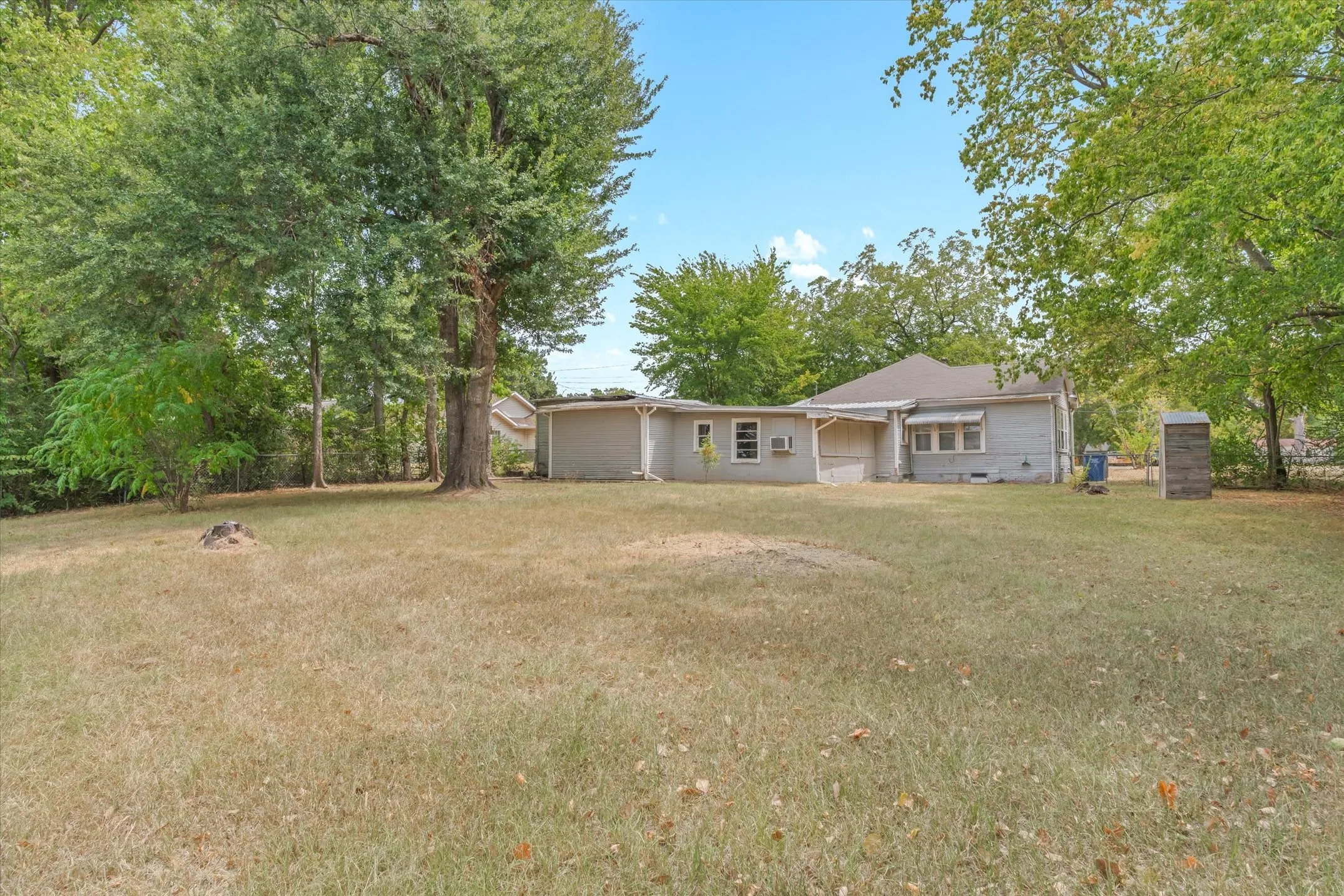 Single Family Residence For Sale in Van Zandt County , 909 N Naid Street, Grand Saline, Texas 75140, 3 Bedroom, 2 Bathroom, Garage spaces, 1,522 Sqft, built in 1957, mls#21373478, Real Estate Agent in Grand Saline, Homes For Sale in Van Zandt county, Homes For Sale in Grand Saline, Realtor in Grand Saline Texas, Real Estate Brokerage Independent Realty Texas, Luminita Cordes Realtor