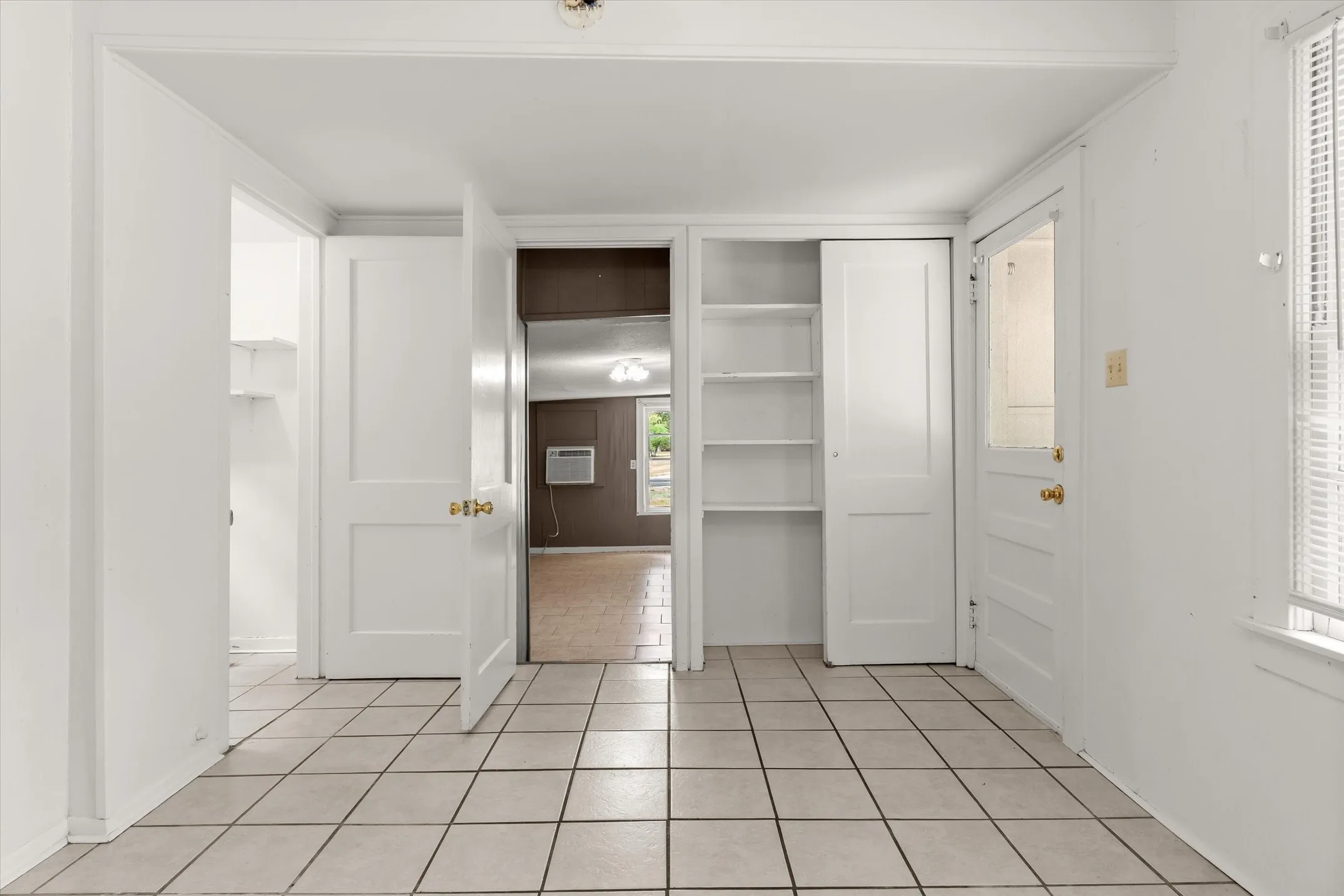 Single Family Residence For Sale in Van Zandt County , 909 N Naid Street, Grand Saline, Texas 75140, 3 Bedroom, 2 Bathroom, Garage spaces, 1,522 Sqft, built in 1957, mls#21373478, Real Estate Agent in Grand Saline, Homes For Sale in Van Zandt county, Homes For Sale in Grand Saline, Realtor in Grand Saline Texas, Real Estate Brokerage Independent Realty Texas, Luminita Cordes Realtor