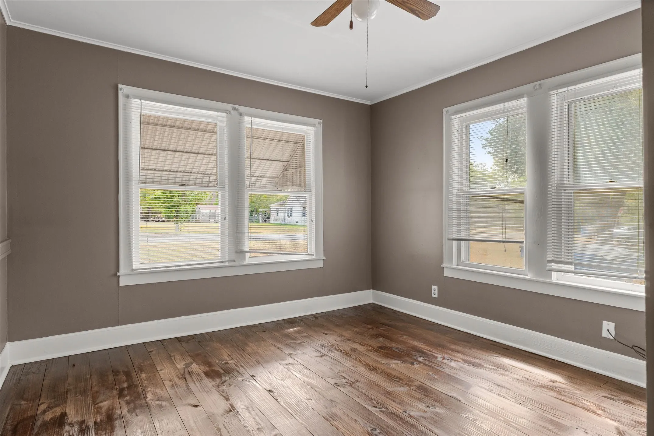 Single Family Residence For Sale in Van Zandt County , 909 N Naid Street, Grand Saline, Texas 75140, 3 Bedroom, 2 Bathroom, Garage spaces, 1,522 Sqft, built in 1957, mls#21373478, Real Estate Agent in Grand Saline, Homes For Sale in Van Zandt county, Homes For Sale in Grand Saline, Realtor in Grand Saline Texas, Real Estate Brokerage Independent Realty Texas, Luminita Cordes Realtor