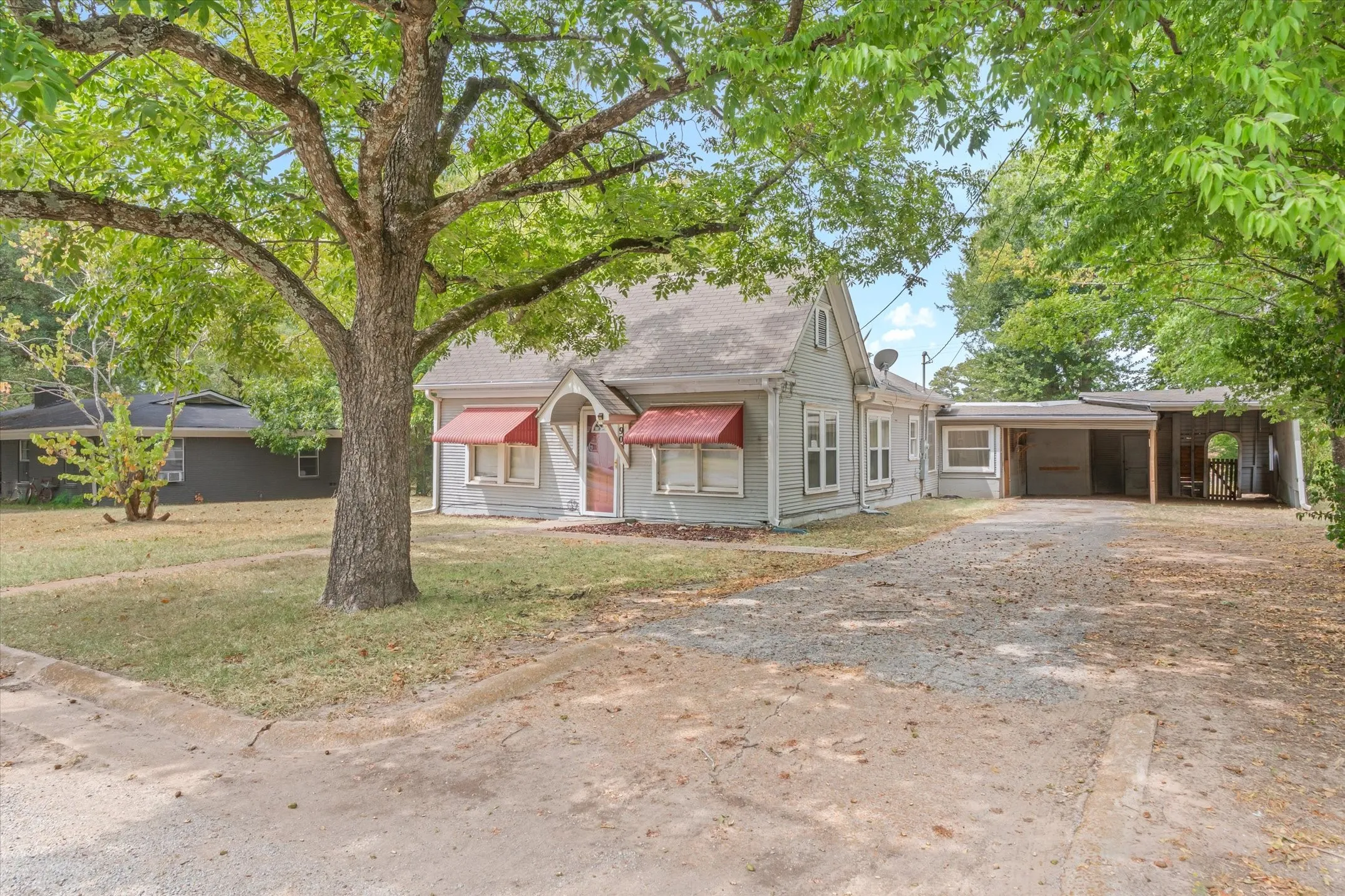 Single Family Residence For Sale in Van Zandt County , 909 N Naid Street, Grand Saline, Texas 75140, 3 Bedroom, 2 Bathroom, Garage spaces, 1,522 Sqft, built in 1957, mls#21373478, Real Estate Agent in Grand Saline, Homes For Sale in Van Zandt county, Homes For Sale in Grand Saline, Realtor in Grand Saline Texas, Real Estate Brokerage Independent Realty Texas, Luminita Cordes Realtor