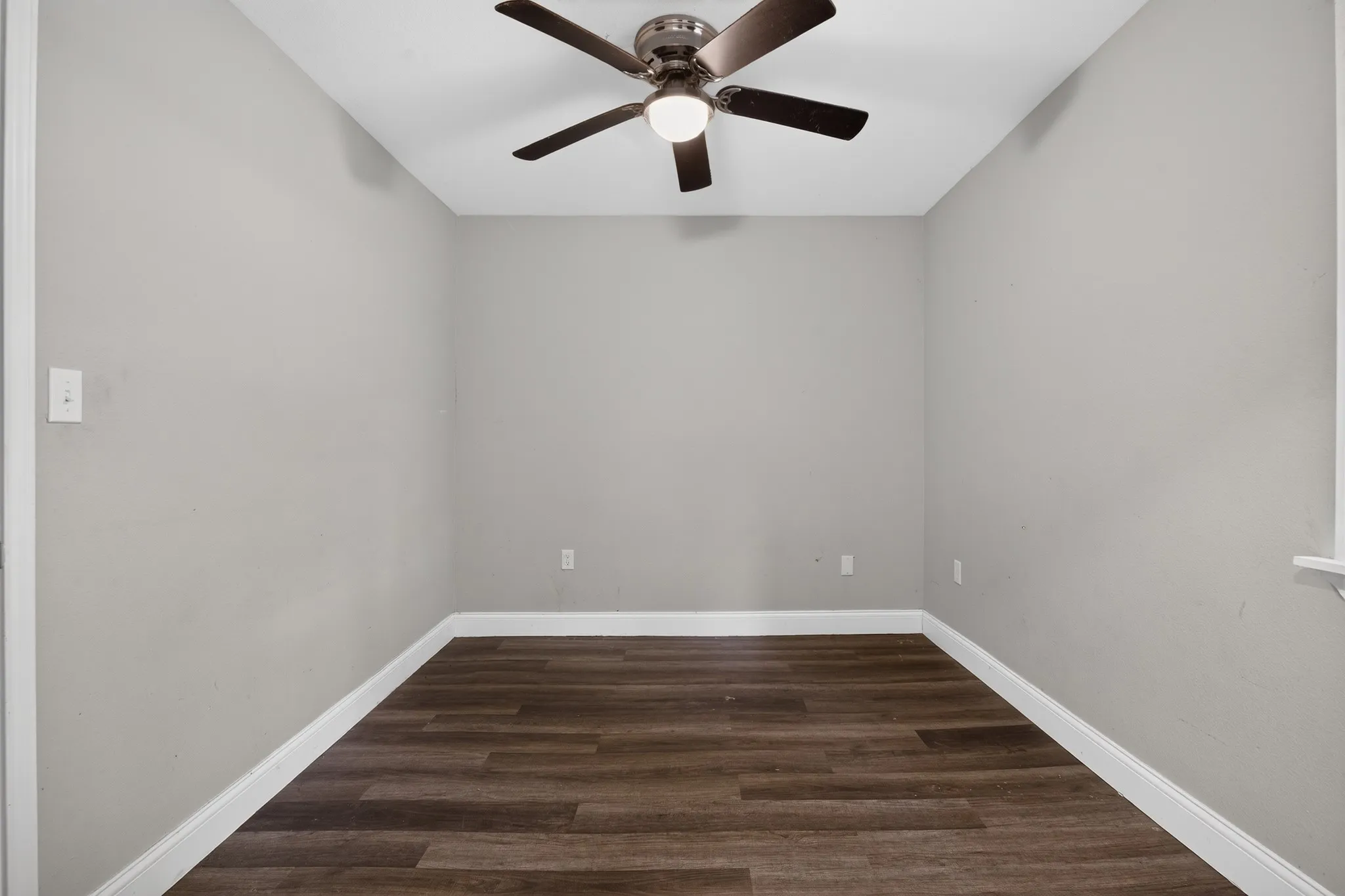 Duplex For Sale in Fannin County , 514 W 6th Street, Bonham, Texas 75418, 5 Bedroom, 4 Bathroom, Garage spaces, 0 Sqft, built in 1945, mls#21373484, Real Estate Agent in Bonham, Homes For Sale in Fannin county, Homes For Sale in Bonham, Realtor in Bonham Texas, Real Estate Brokerage Independent Realty Texas, Luminita Cordes Realtor