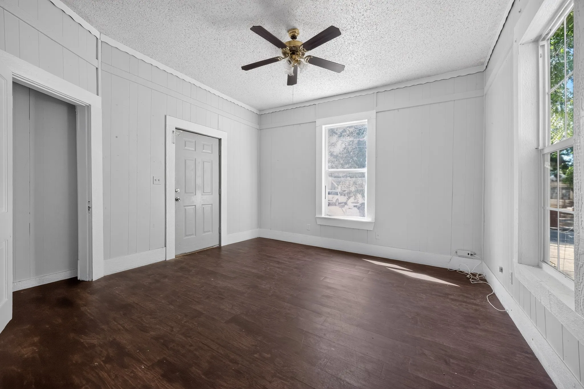 Duplex For Sale in Fannin County , 514 W 6th Street, Bonham, Texas 75418, 5 Bedroom, 4 Bathroom, Garage spaces, 0 Sqft, built in 1945, mls#21373484, Real Estate Agent in Bonham, Homes For Sale in Fannin county, Homes For Sale in Bonham, Realtor in Bonham Texas, Real Estate Brokerage Independent Realty Texas, Luminita Cordes Realtor