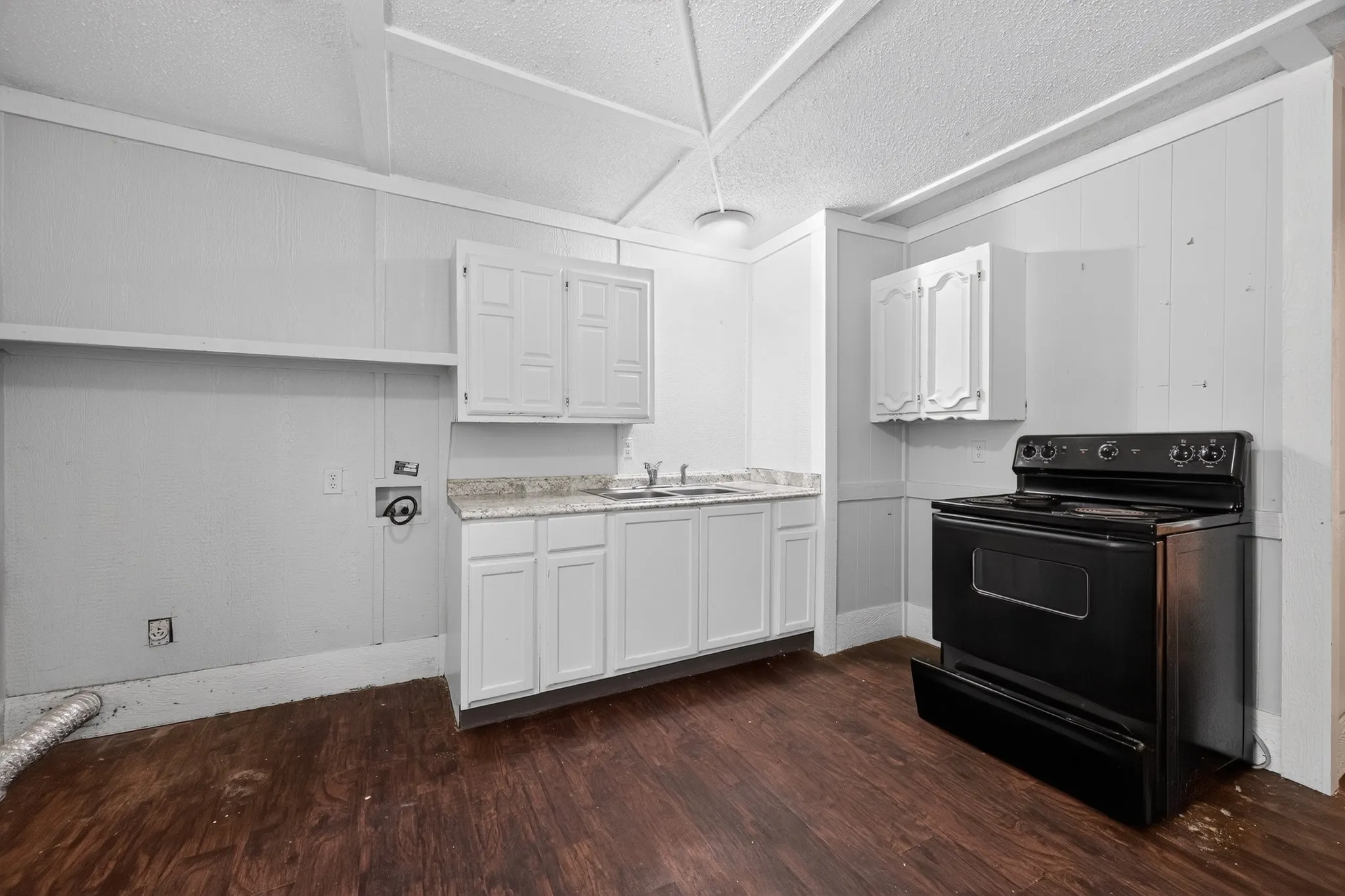 Duplex For Sale in Fannin County , 514 W 6th Street, Bonham, Texas 75418, 5 Bedroom, 4 Bathroom, Garage spaces, 0 Sqft, built in 1945, mls#21373484, Real Estate Agent in Bonham, Homes For Sale in Fannin county, Homes For Sale in Bonham, Realtor in Bonham Texas, Real Estate Brokerage Independent Realty Texas, Luminita Cordes Realtor