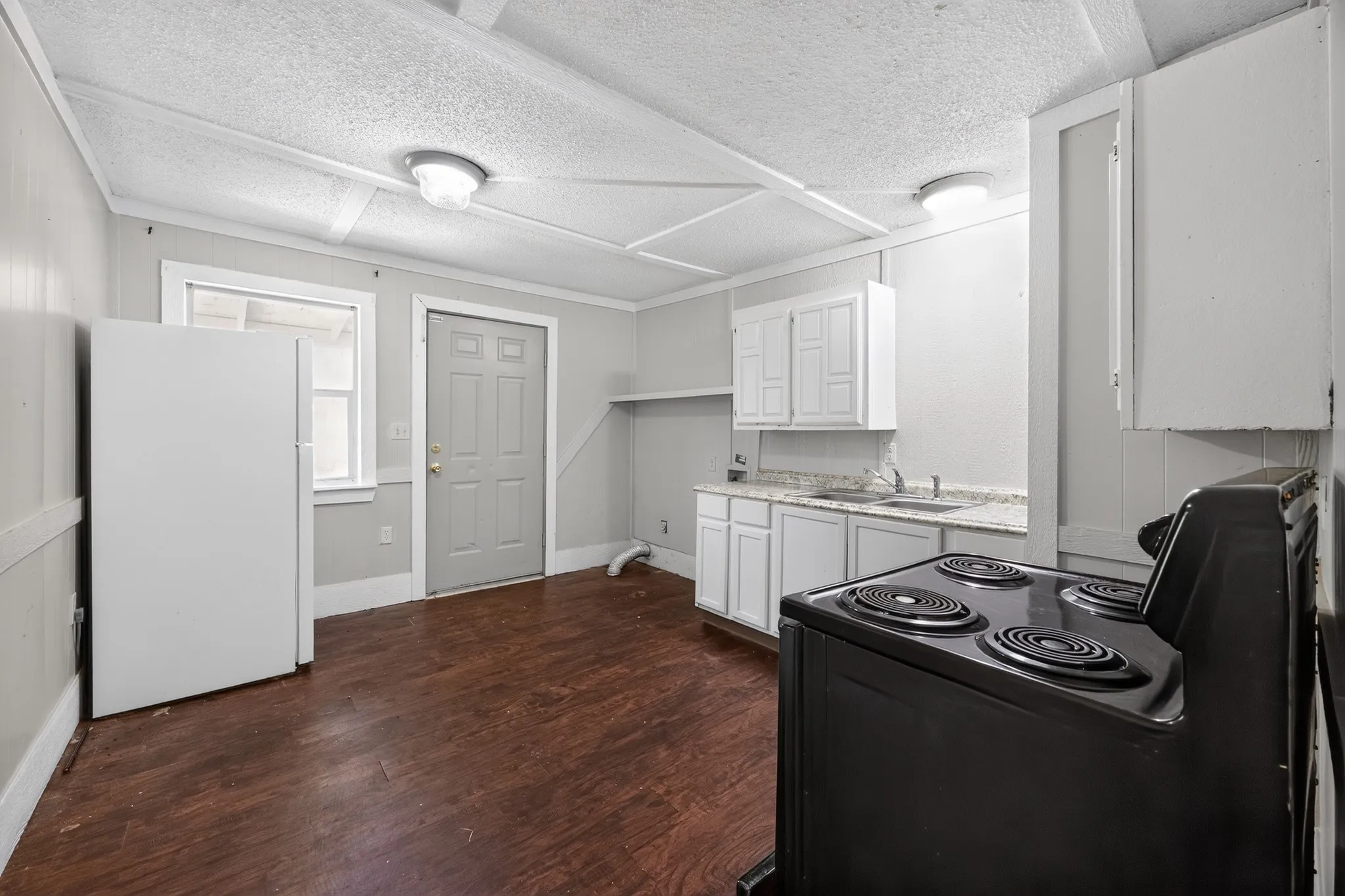Duplex For Sale in Fannin County , 514 W 6th Street, Bonham, Texas 75418, 5 Bedroom, 4 Bathroom, Garage spaces, 0 Sqft, built in 1945, mls#21373484, Real Estate Agent in Bonham, Homes For Sale in Fannin county, Homes For Sale in Bonham, Realtor in Bonham Texas, Real Estate Brokerage Independent Realty Texas, Luminita Cordes Realtor