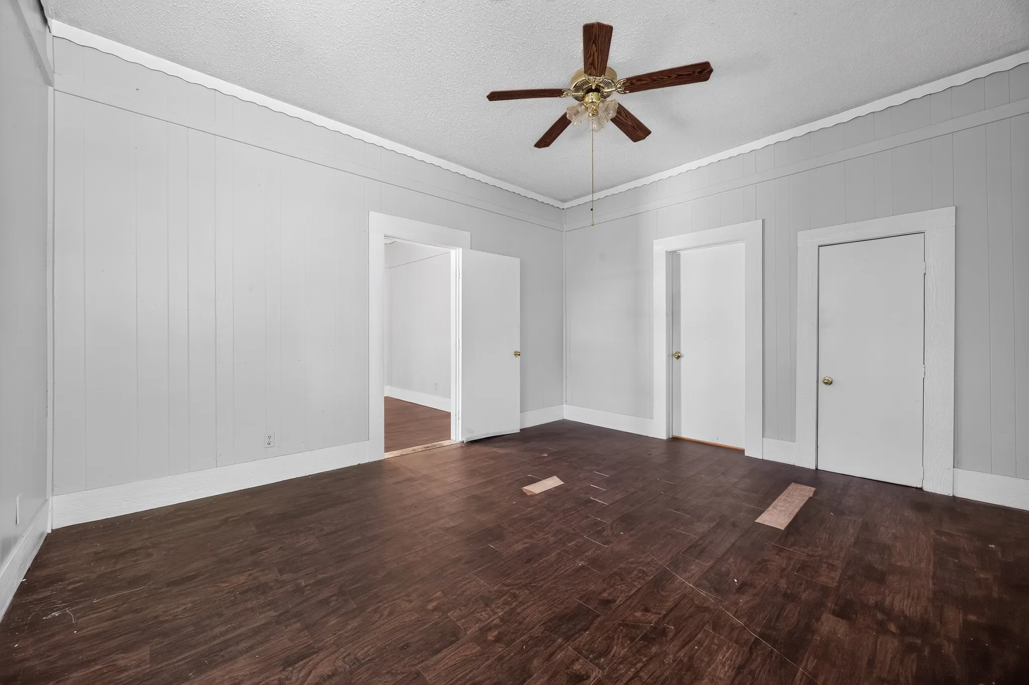 Duplex For Sale in Fannin County , 514 W 6th Street, Bonham, Texas 75418, 5 Bedroom, 4 Bathroom, Garage spaces, 0 Sqft, built in 1945, mls#21373484, Real Estate Agent in Bonham, Homes For Sale in Fannin county, Homes For Sale in Bonham, Realtor in Bonham Texas, Real Estate Brokerage Independent Realty Texas, Luminita Cordes Realtor