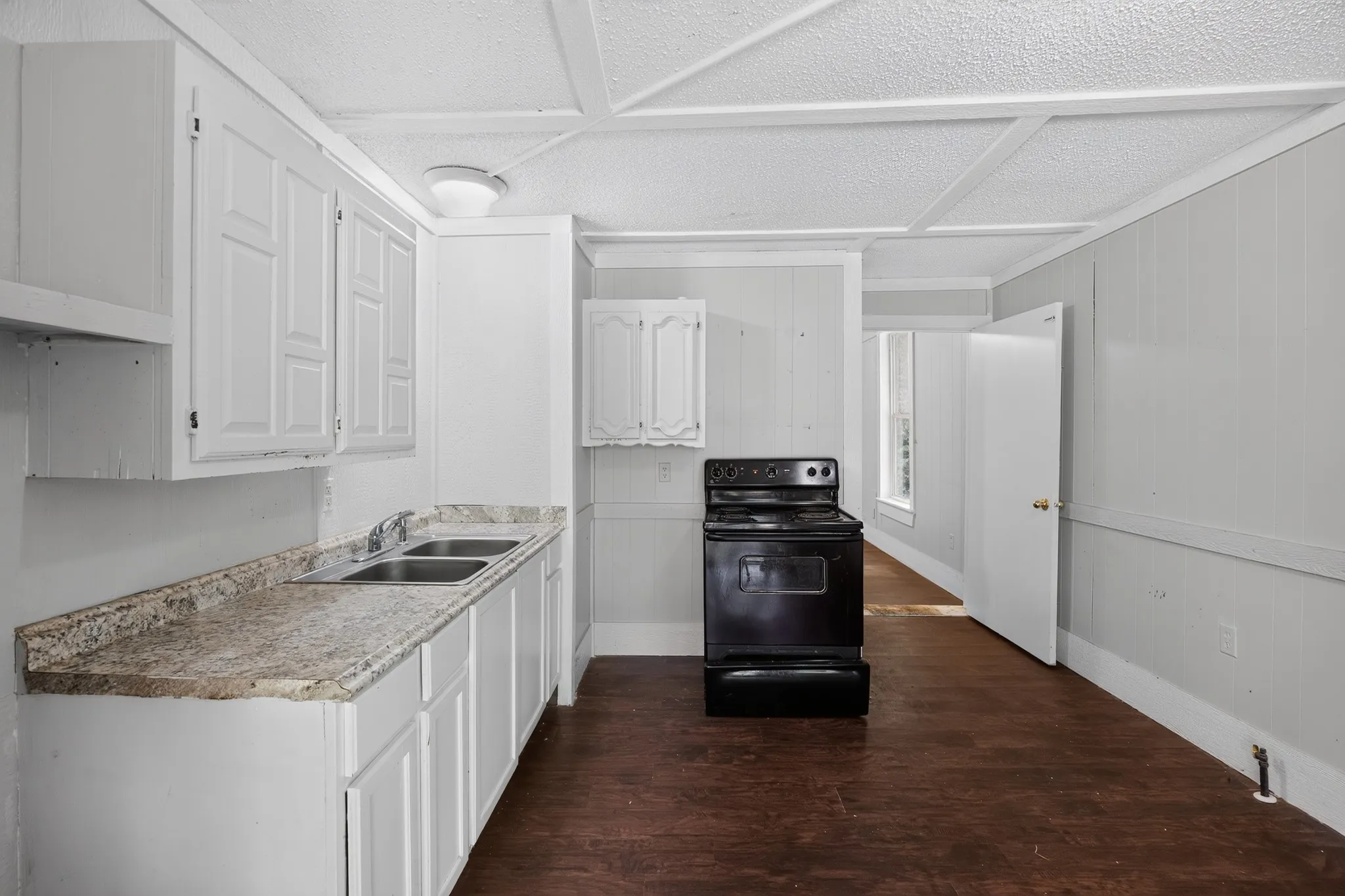 Duplex For Sale in Fannin County , 514 W 6th Street, Bonham, Texas 75418, 5 Bedroom, 4 Bathroom, Garage spaces, 0 Sqft, built in 1945, mls#21373484, Real Estate Agent in Bonham, Homes For Sale in Fannin county, Homes For Sale in Bonham, Realtor in Bonham Texas, Real Estate Brokerage Independent Realty Texas, Luminita Cordes Realtor