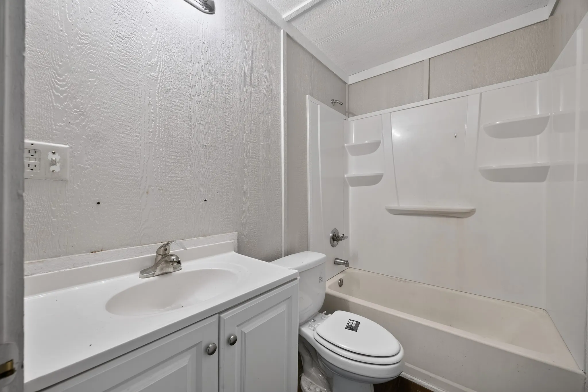 Duplex For Sale in Fannin County , 514 W 6th Street, Bonham, Texas 75418, 5 Bedroom, 4 Bathroom, Garage spaces, 0 Sqft, built in 1945, mls#21373484, Real Estate Agent in Bonham, Homes For Sale in Fannin county, Homes For Sale in Bonham, Realtor in Bonham Texas, Real Estate Brokerage Independent Realty Texas, Luminita Cordes Realtor