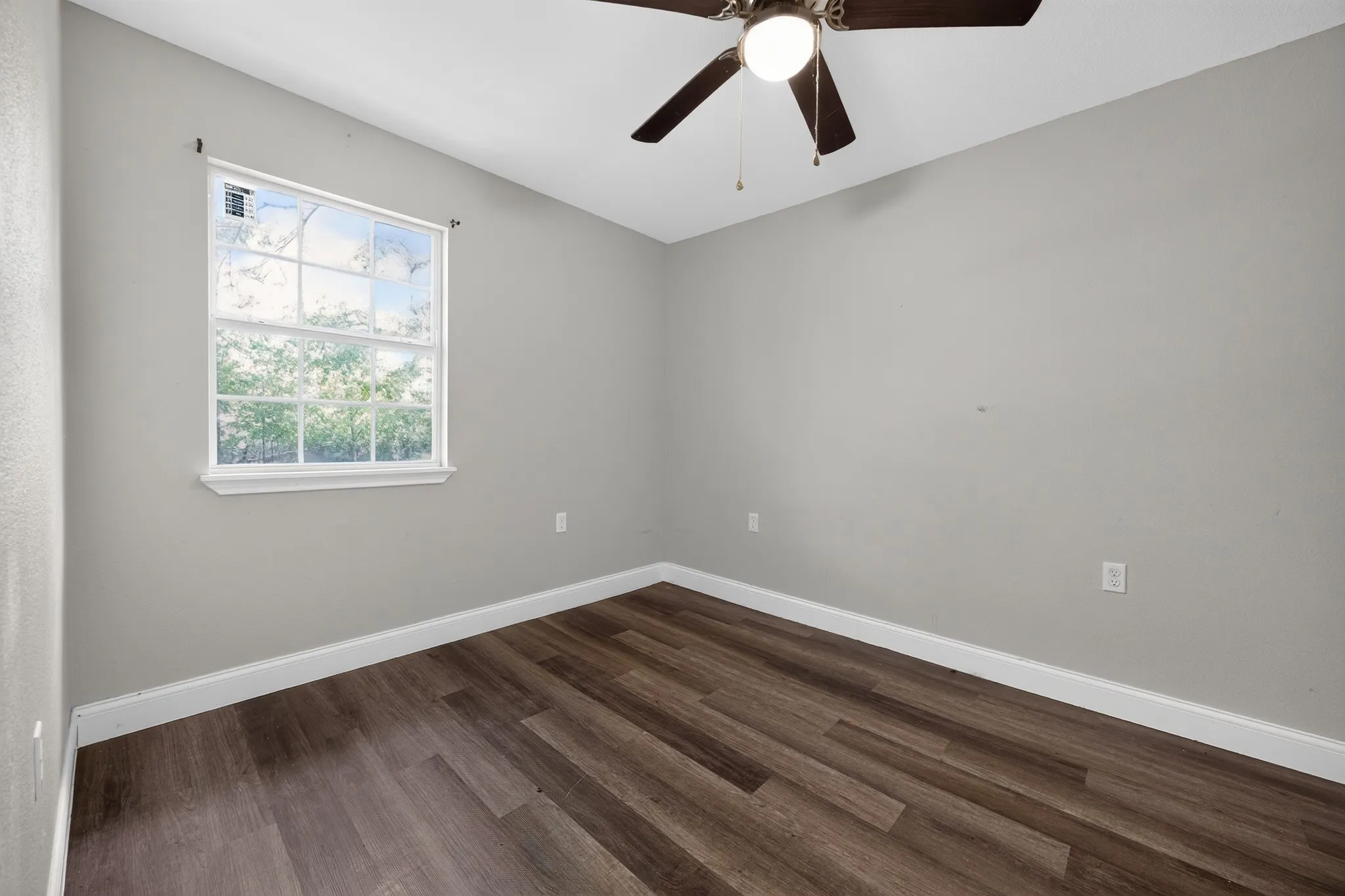 Duplex For Sale in Fannin County , 514 W 6th Street, Bonham, Texas 75418, 5 Bedroom, 4 Bathroom, Garage spaces, 0 Sqft, built in 1945, mls#21373484, Real Estate Agent in Bonham, Homes For Sale in Fannin county, Homes For Sale in Bonham, Realtor in Bonham Texas, Real Estate Brokerage Independent Realty Texas, Luminita Cordes Realtor