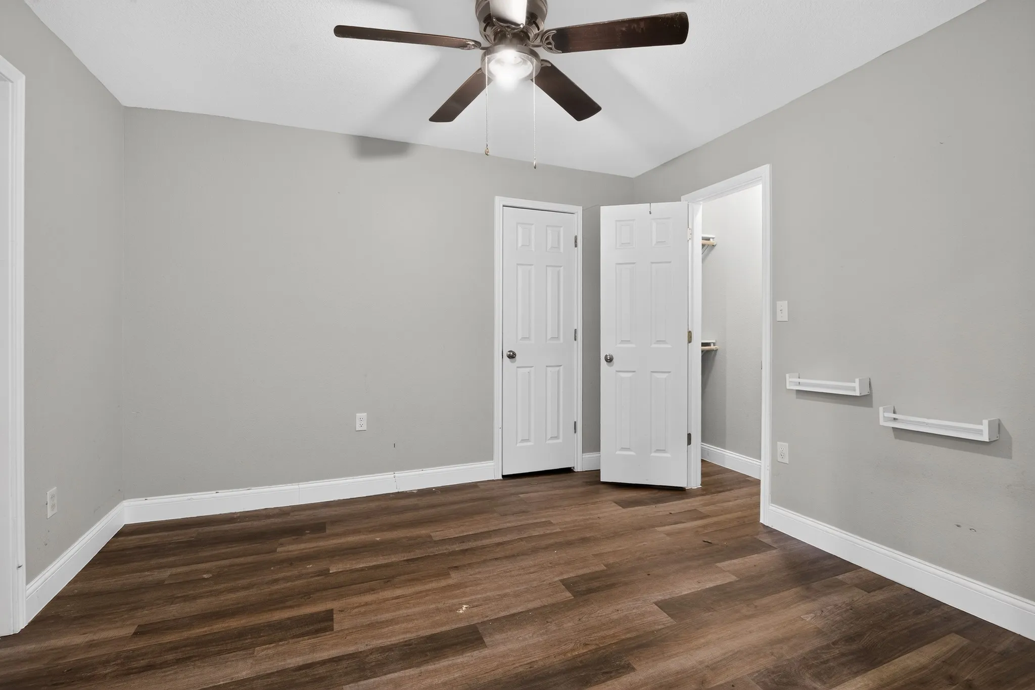Duplex For Sale in Fannin County , 514 W 6th Street, Bonham, Texas 75418, 5 Bedroom, 4 Bathroom, Garage spaces, 0 Sqft, built in 1945, mls#21373484, Real Estate Agent in Bonham, Homes For Sale in Fannin county, Homes For Sale in Bonham, Realtor in Bonham Texas, Real Estate Brokerage Independent Realty Texas, Luminita Cordes Realtor