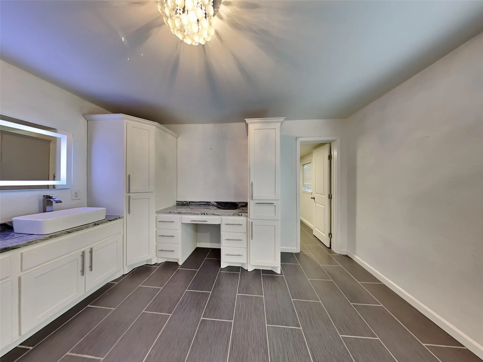 Single Family Residence For Sale in Dallas County , 708 S Willomet Avenue, Dallas, Texas 75208, 2 Bedroom, 2 Bathroom, Garage spaces, 1,769 Sqft, built in 1930, mls#21357149, Real Estate Agent in Dallas, Homes For Sale in Dallas county, Homes For Sale in Dallas, Realtor in Dallas Texas, Real Estate Brokerage Independent Realty Texas, Luminita Cordes Realtor